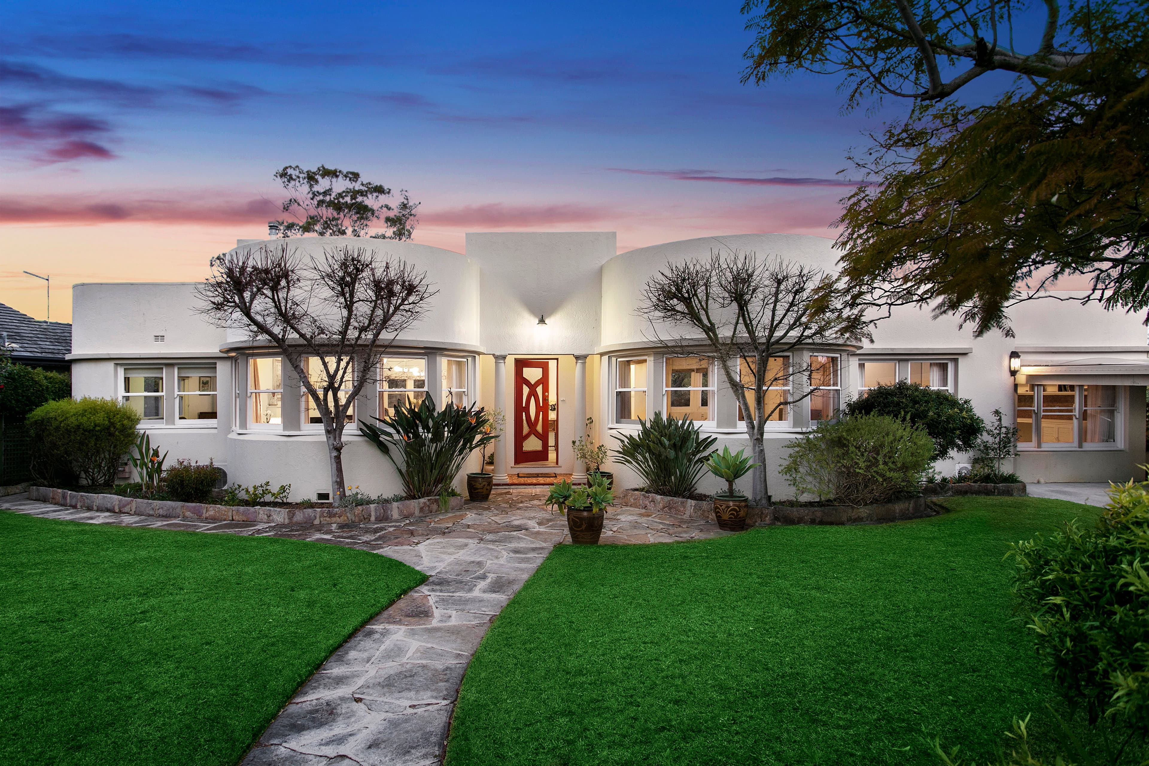 2 The Rampart, Castlecrag - Image 1
