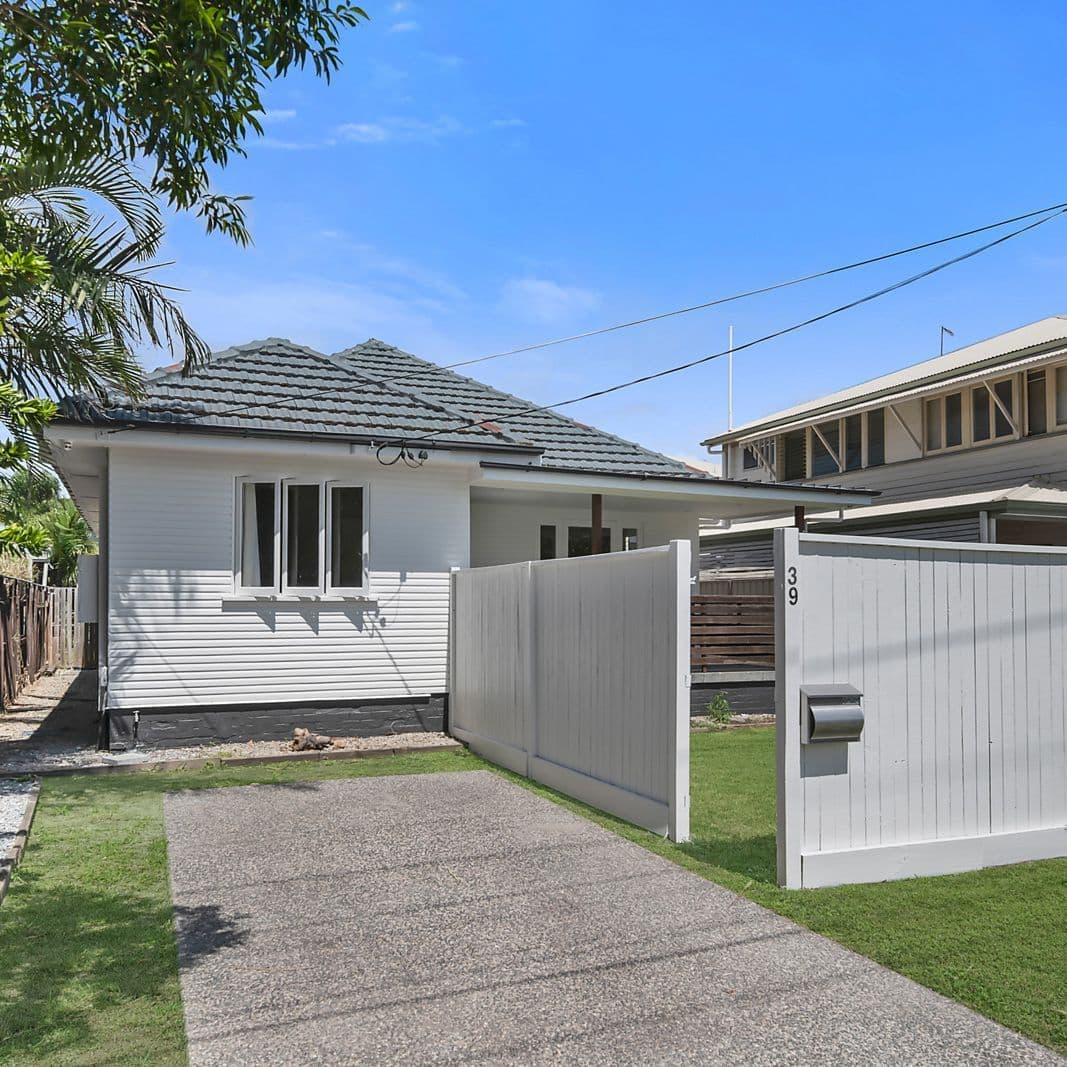 39 Hamilton Avenue, Hendra QLD 4011, Hendra - Thumbnail 2
