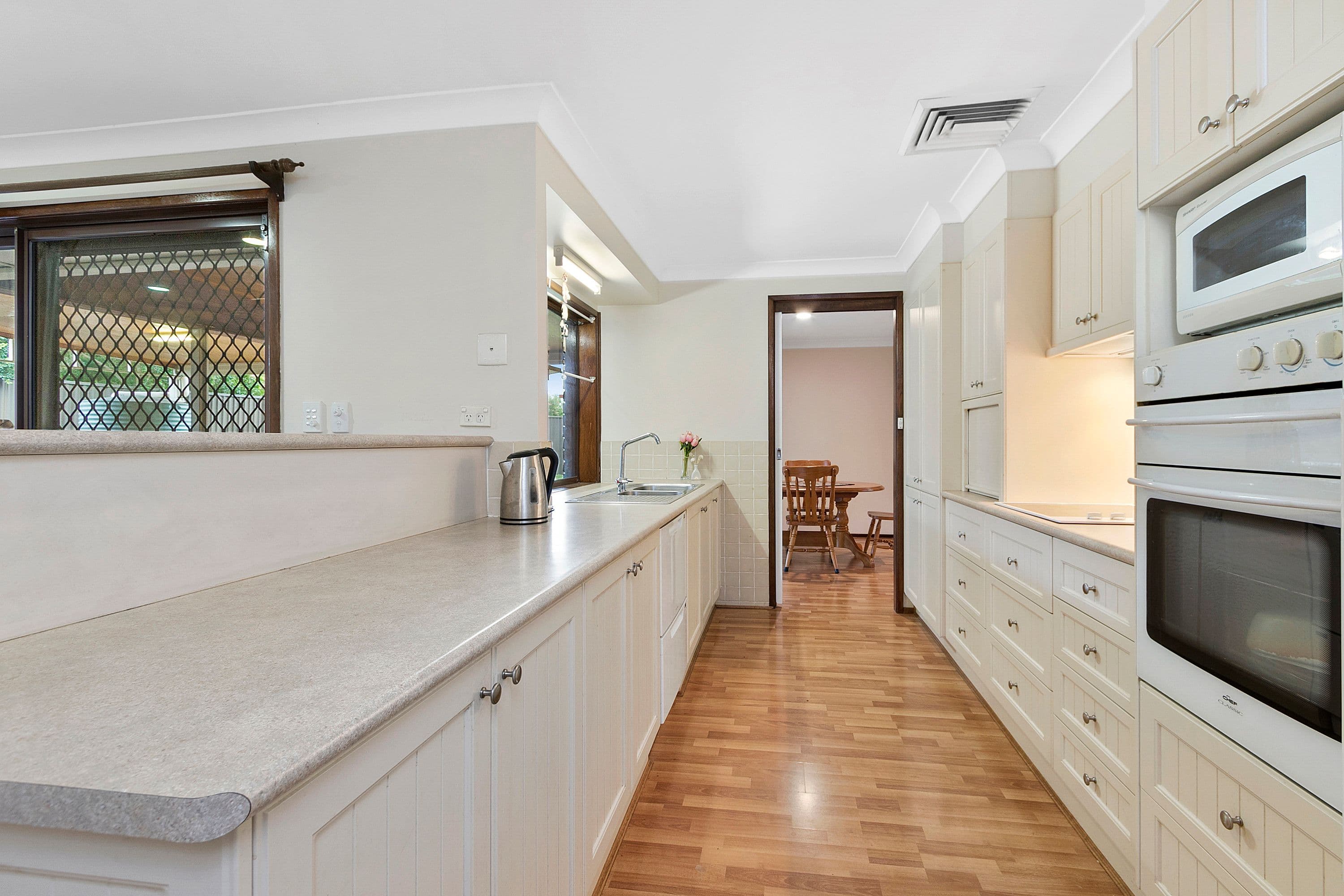 6 Mower Place, South Windsor - Thumbnail 2