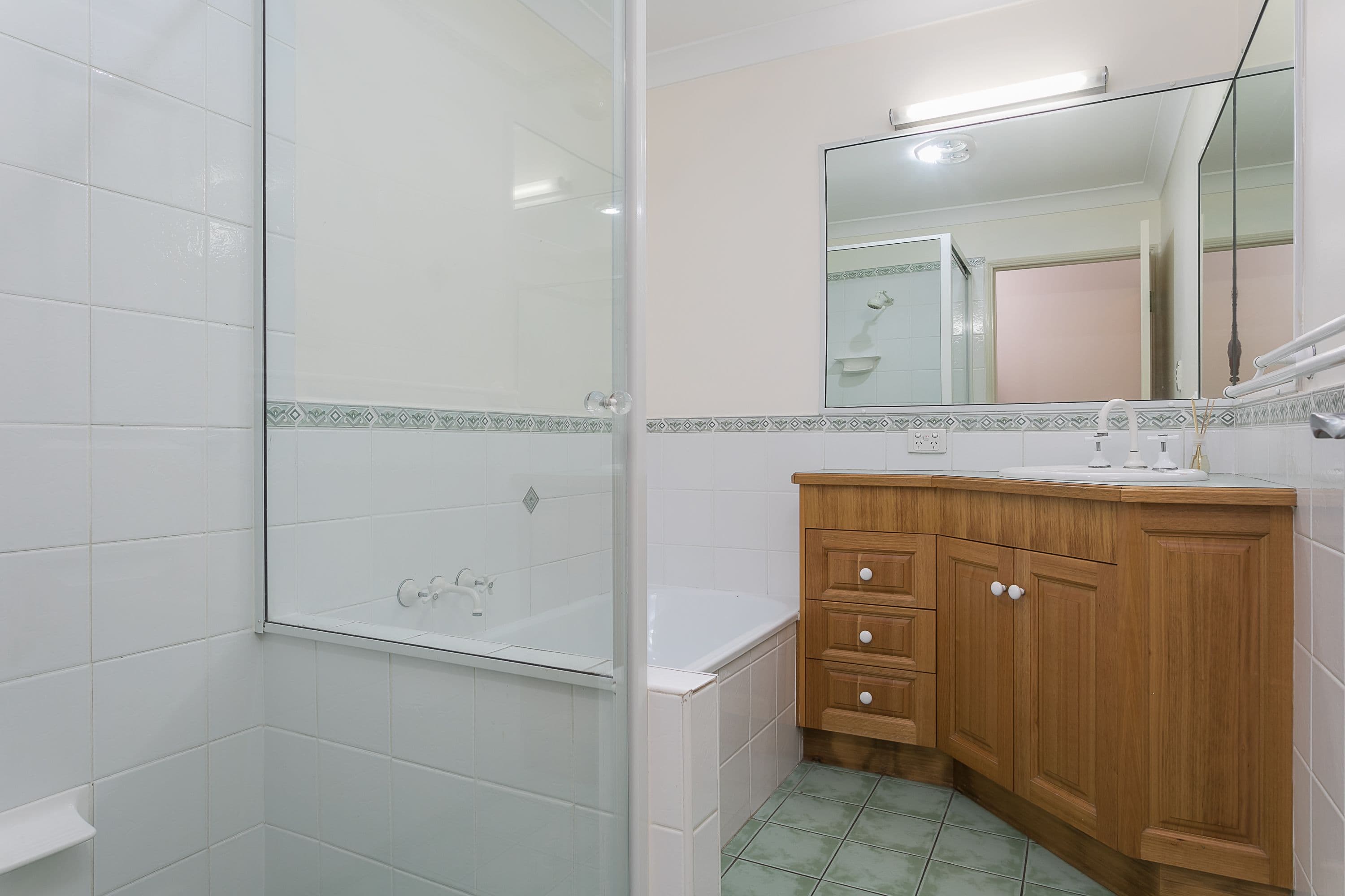 466 Old Cleveland Road East, Birkdale QLD 4159, Birkdale - Thumbnail 3