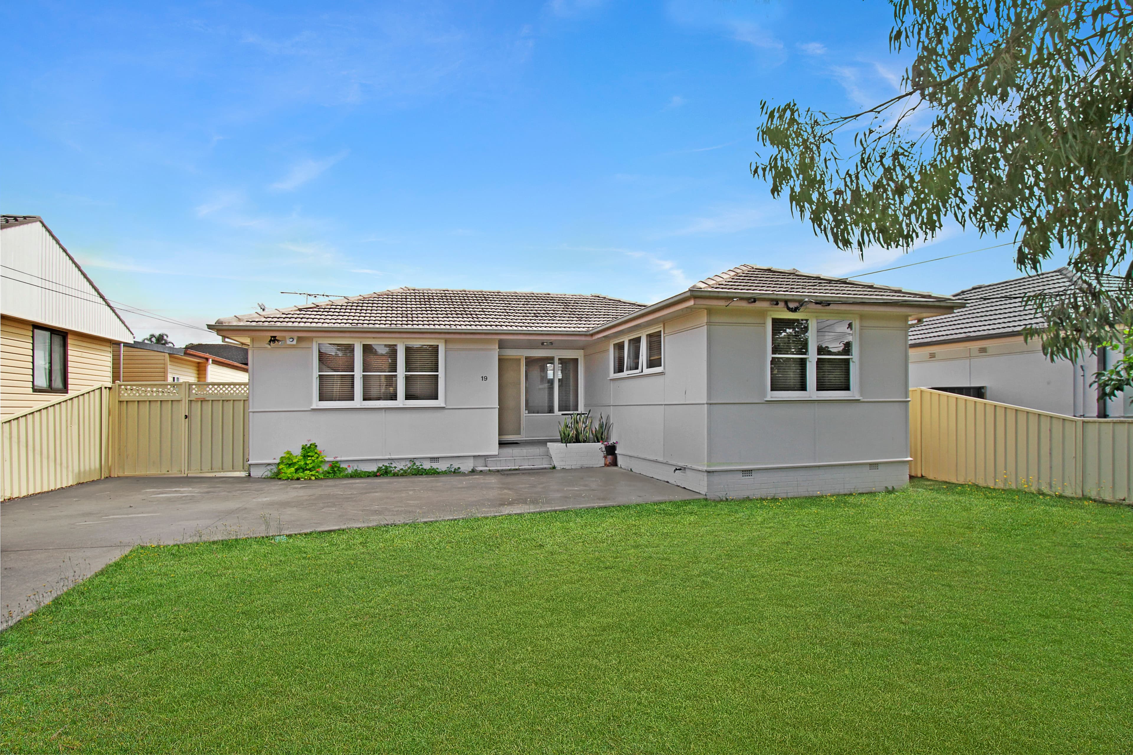 19 Dampier Crescent, Fairfield West NSW 2165, Fairfield West - Image 1