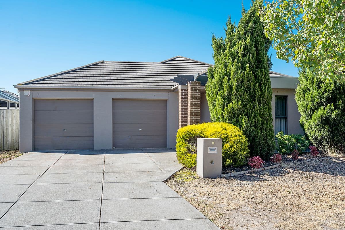 8 Eastwood Place, Craigieburn VIC 3064, Craigieburn - Thumbnail 2