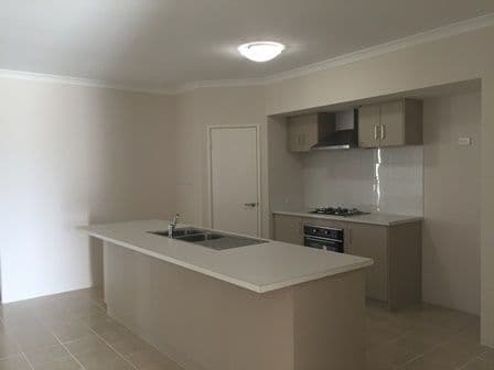 92 HAWTHORY Road, Kilsyth, Kilsyth - Thumbnail 2