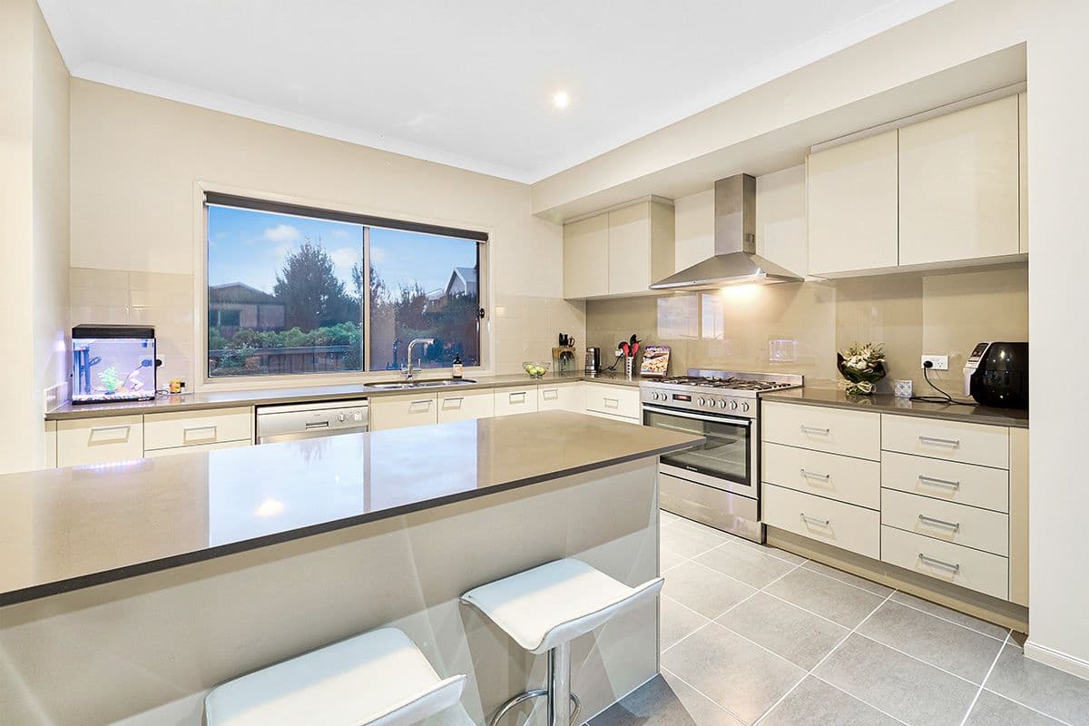 34 Bayley Place, Cranbourne West VIC 3977, Cranbourne West - Image 1