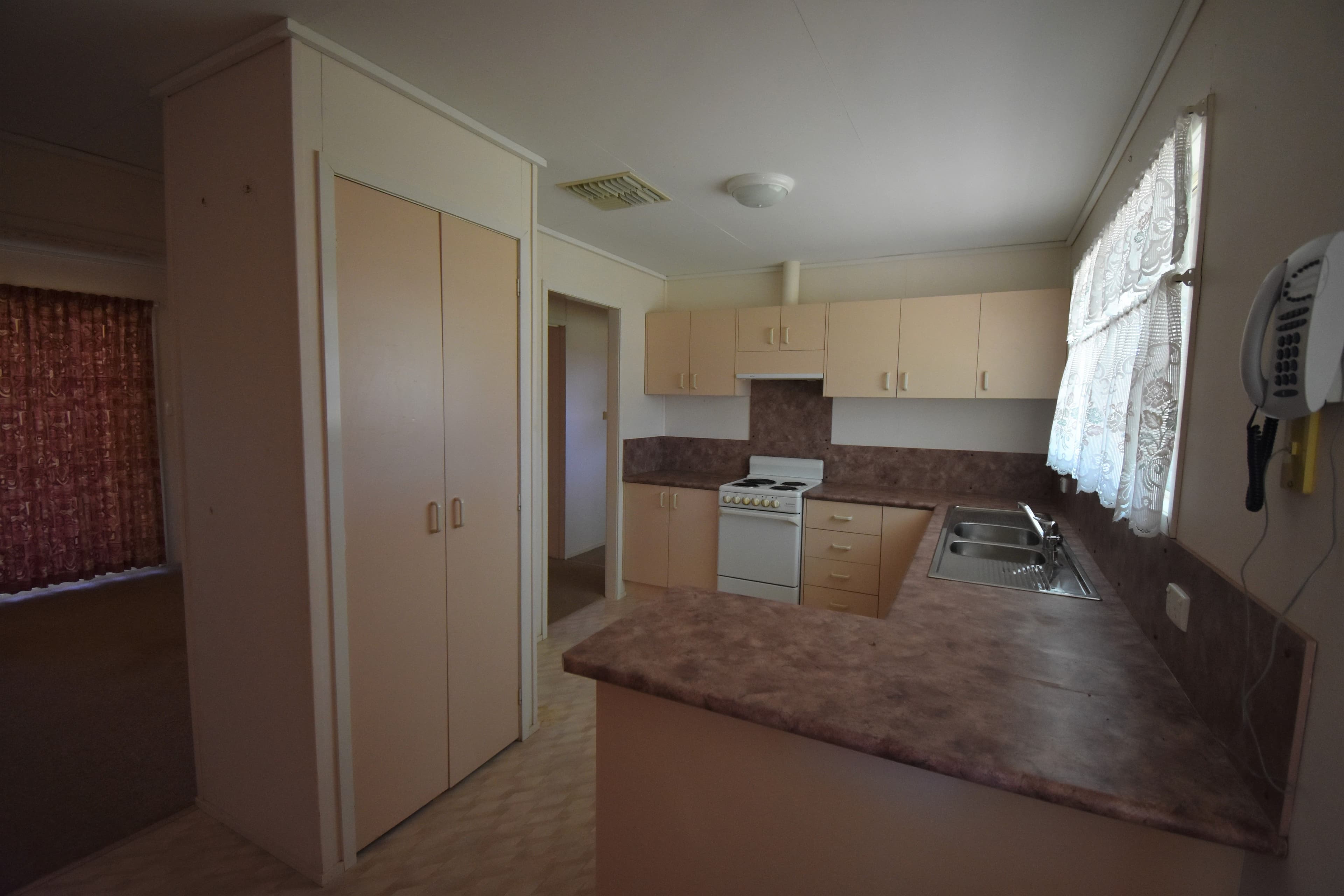  37 St Mary Street, Isisford QLD 4731, Isisford - Thumbnail 3