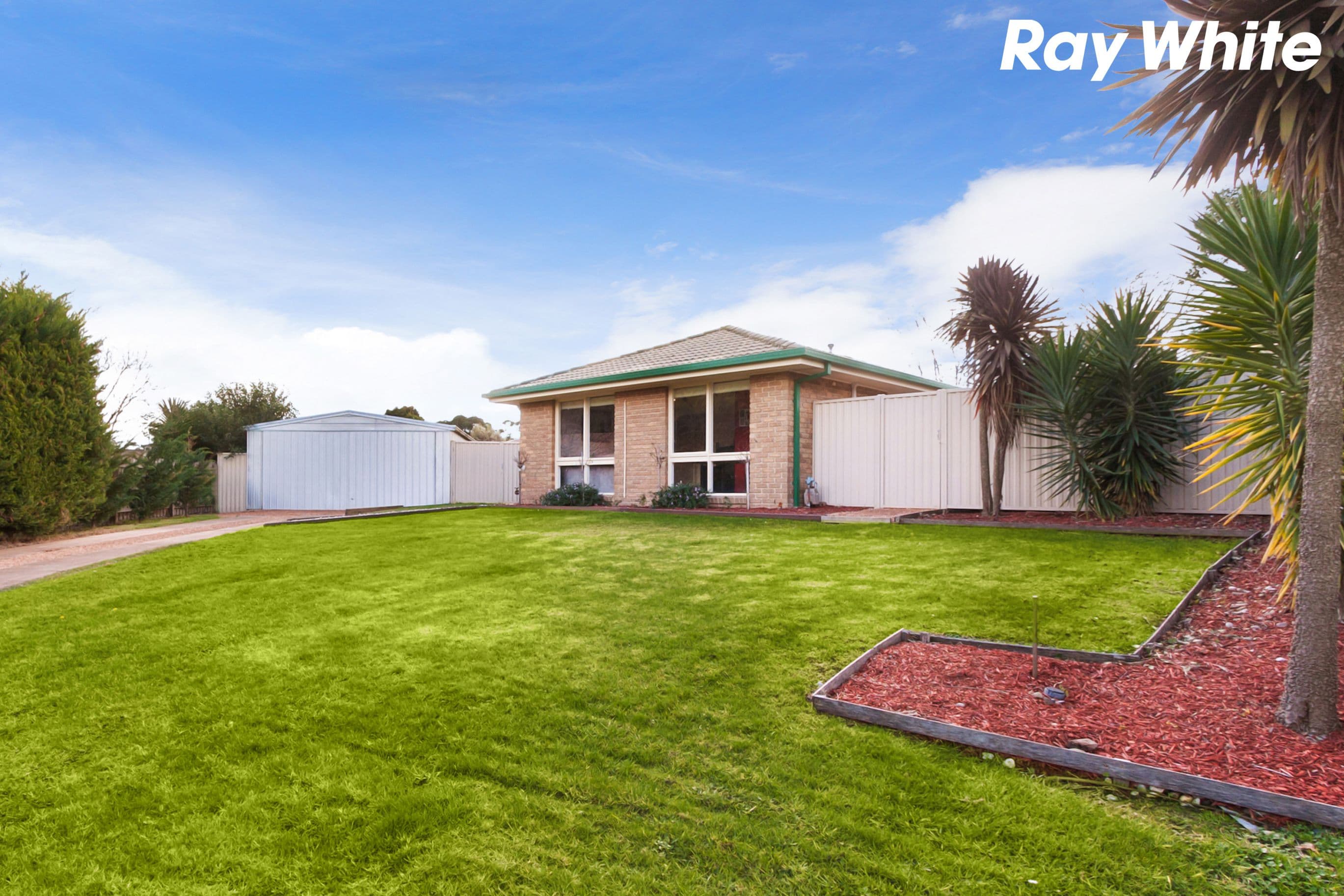 4 Malcolm Court, Pakenham VIC 3810, Pakenham - Thumbnail 2