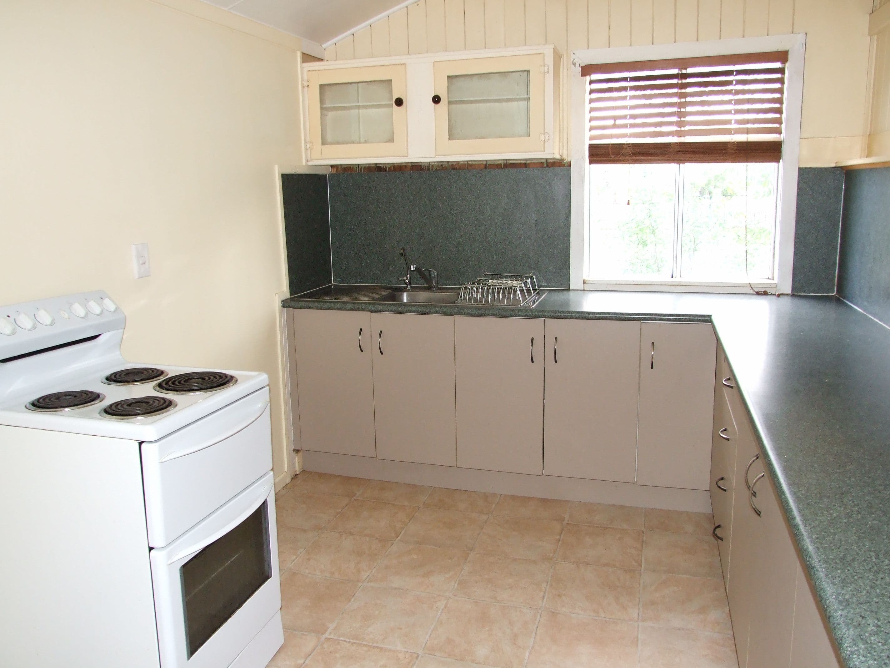 140 Cassowary Street, Longreach QLD 4730, Longreach - Thumbnail 2