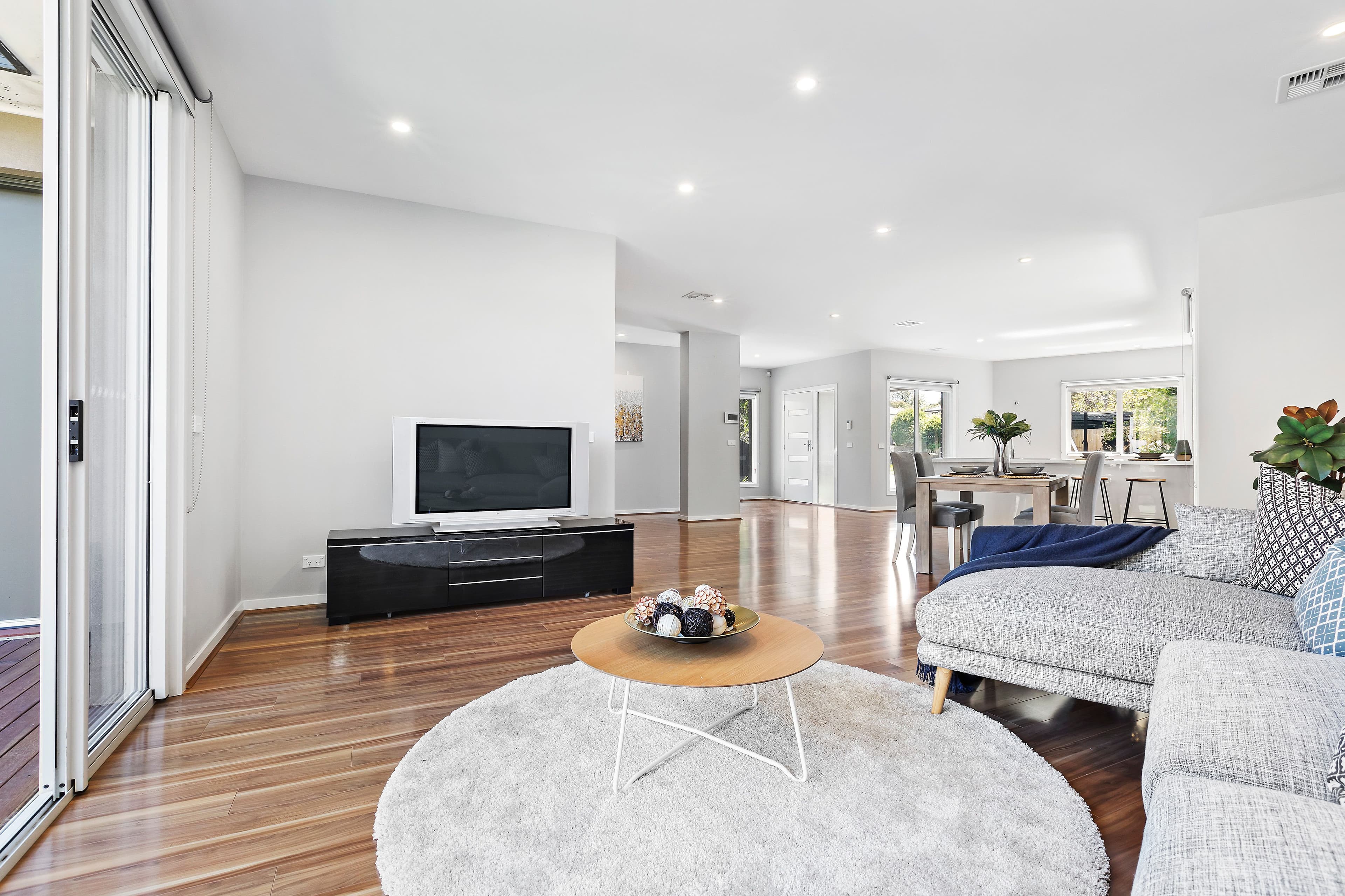4 Betty Court, Mount Waverley VIC 3149, Mount Waverley - Thumbnail 2