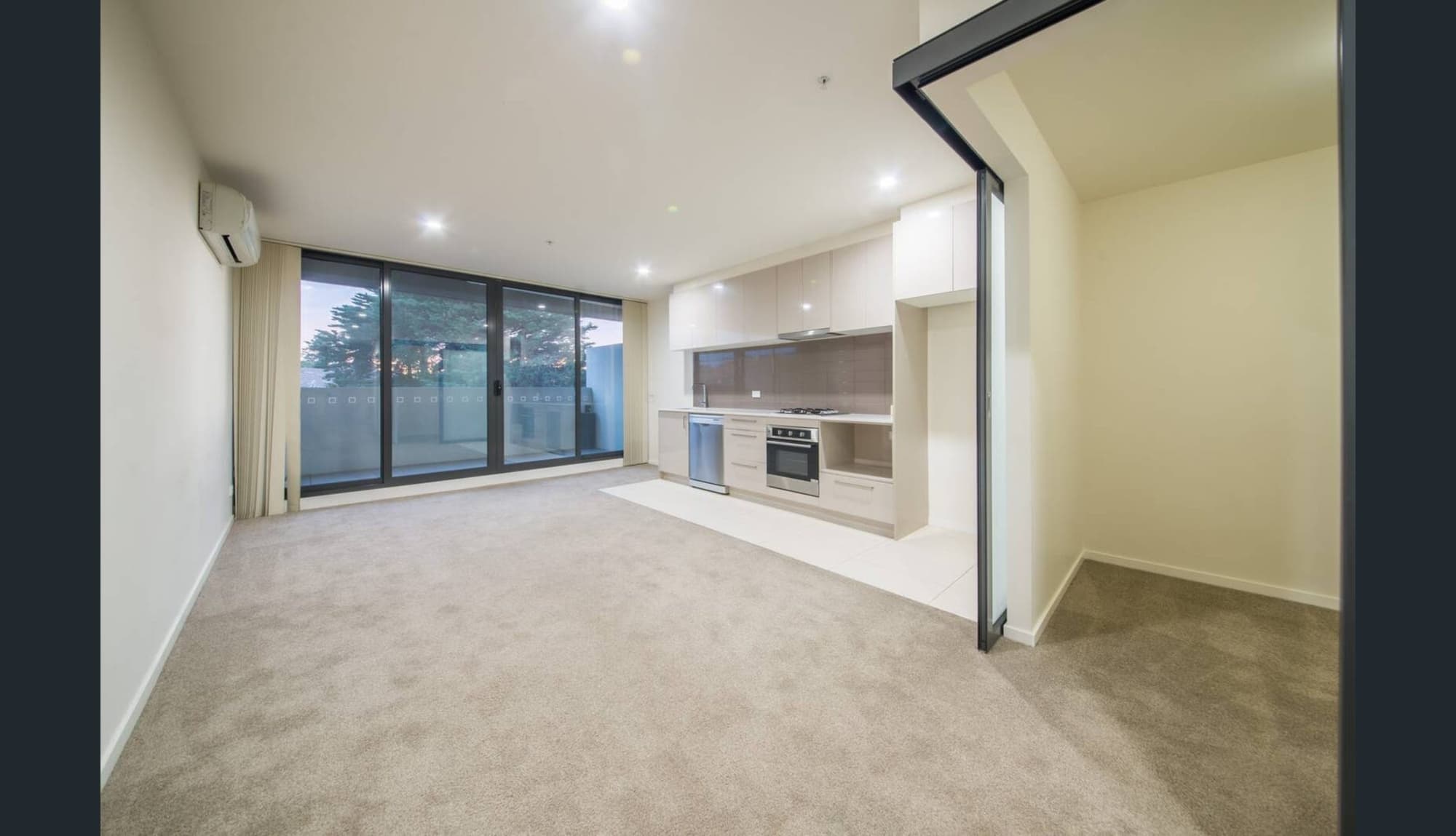 304/394-398 Middleborough Road, Blackburn - Thumbnail 2