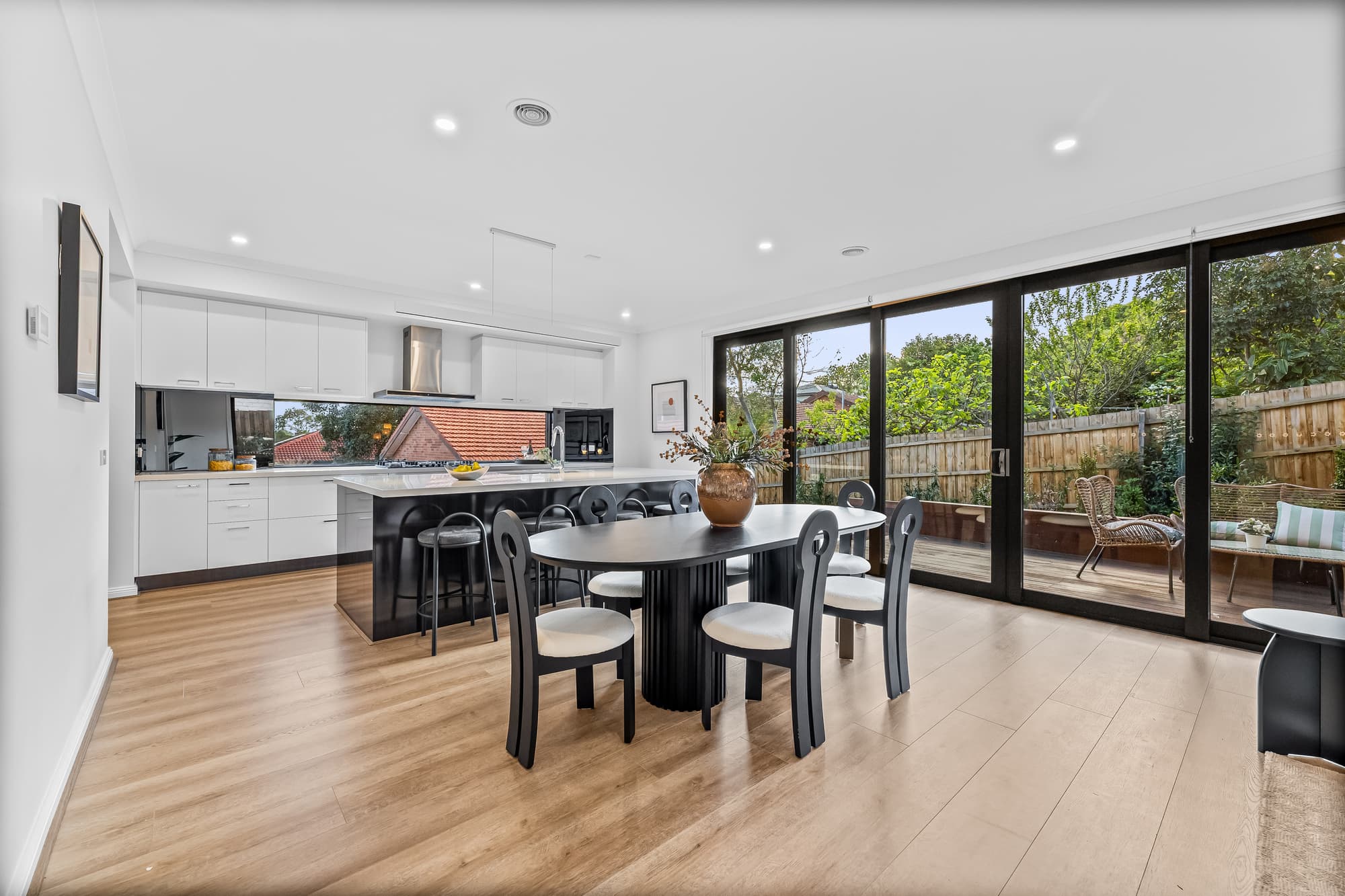 383 Middleborough Road, Box Hill - Thumbnail 8