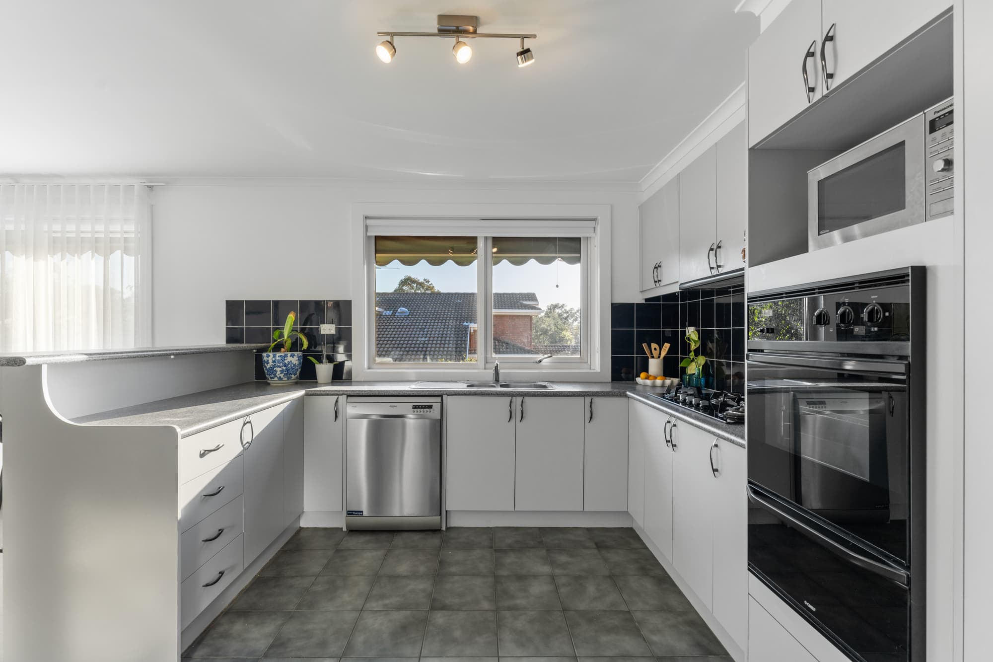 6 Stringybark Close, Forest Hill - Thumbnail 8