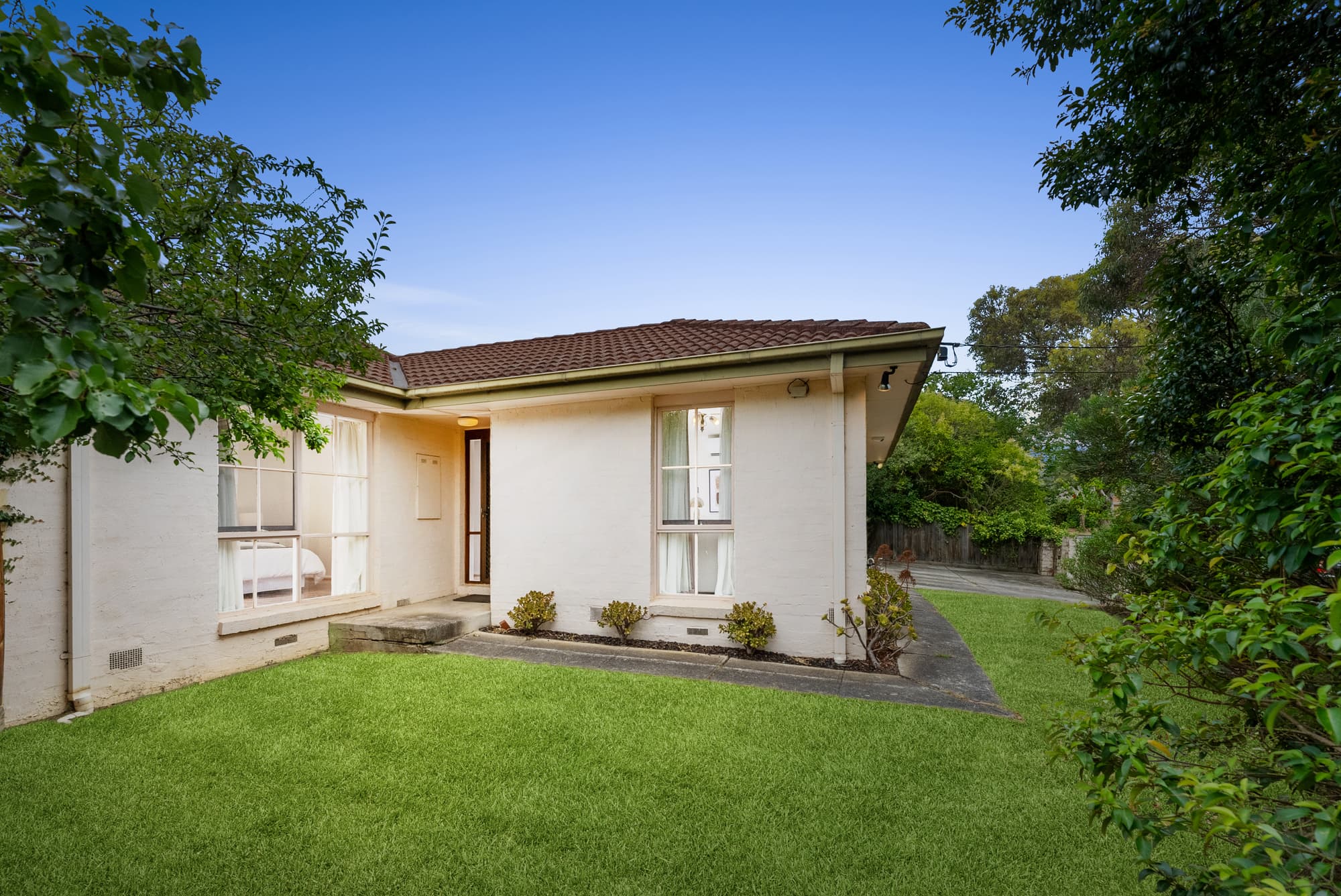 2/3 Simmons Street, Box Hill North - Image 1