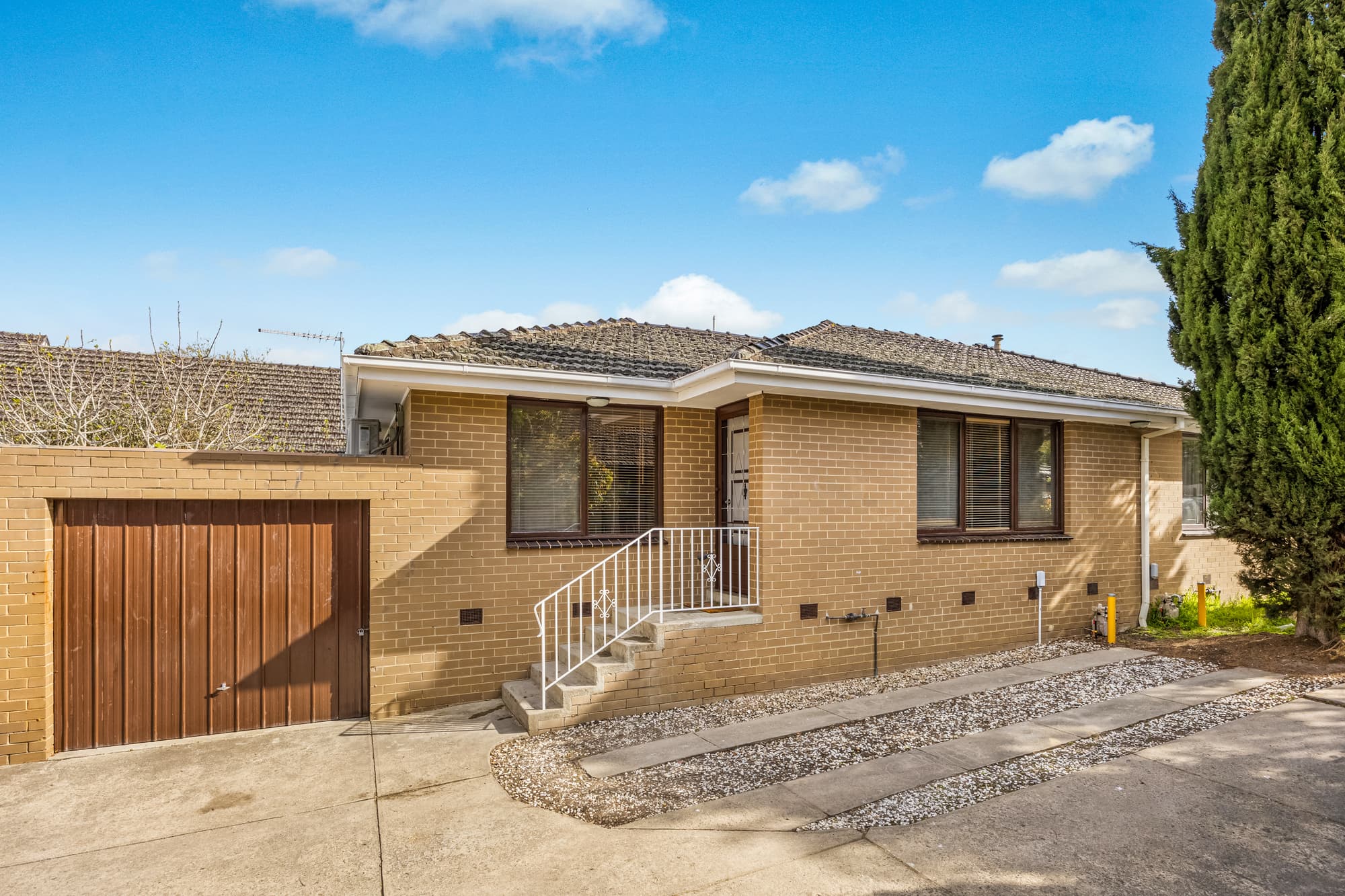 4/2 Simpsons Road, Box Hill - Image 1