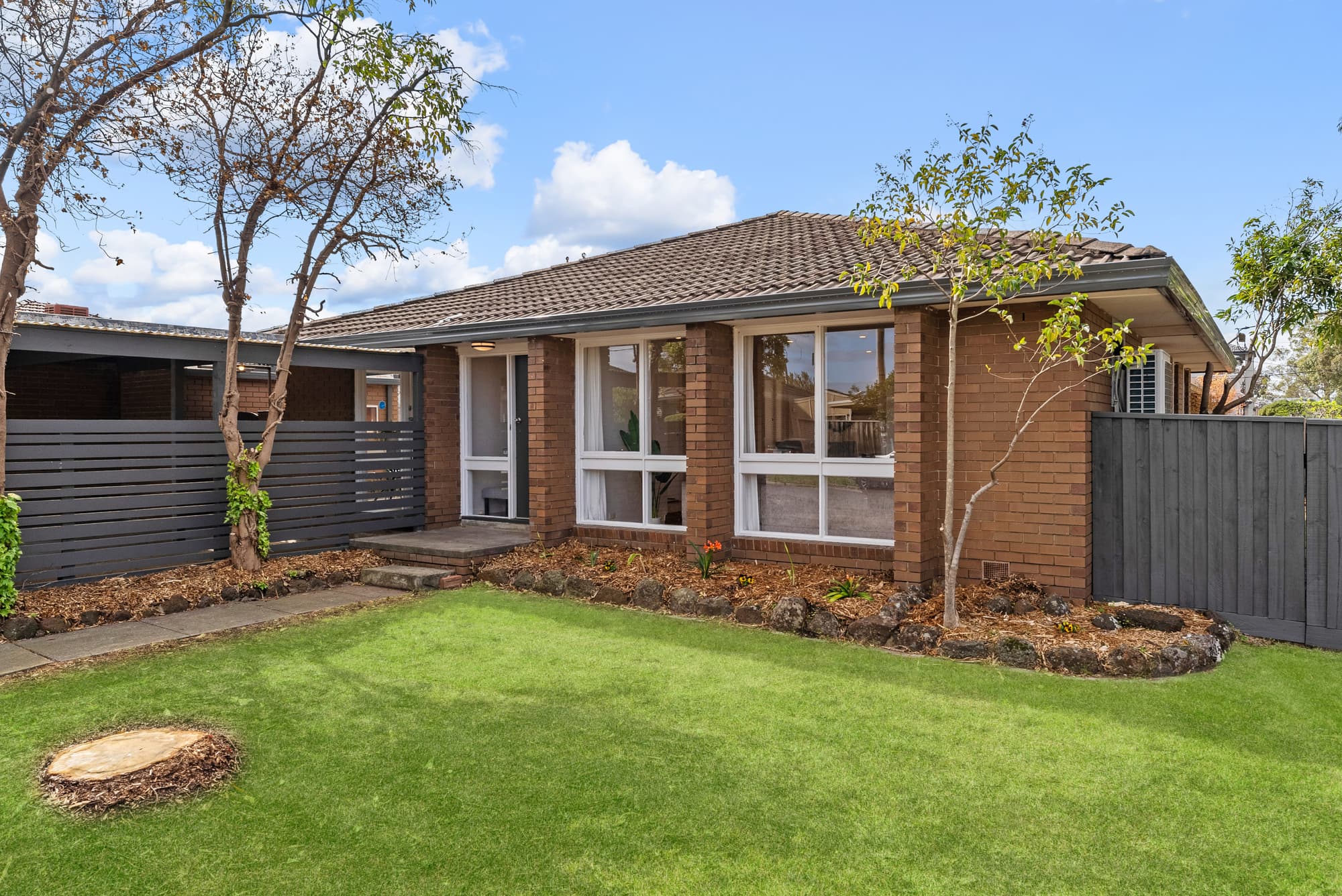 1/211 Ferntree Gully Road, Mount Waverley - Image 1