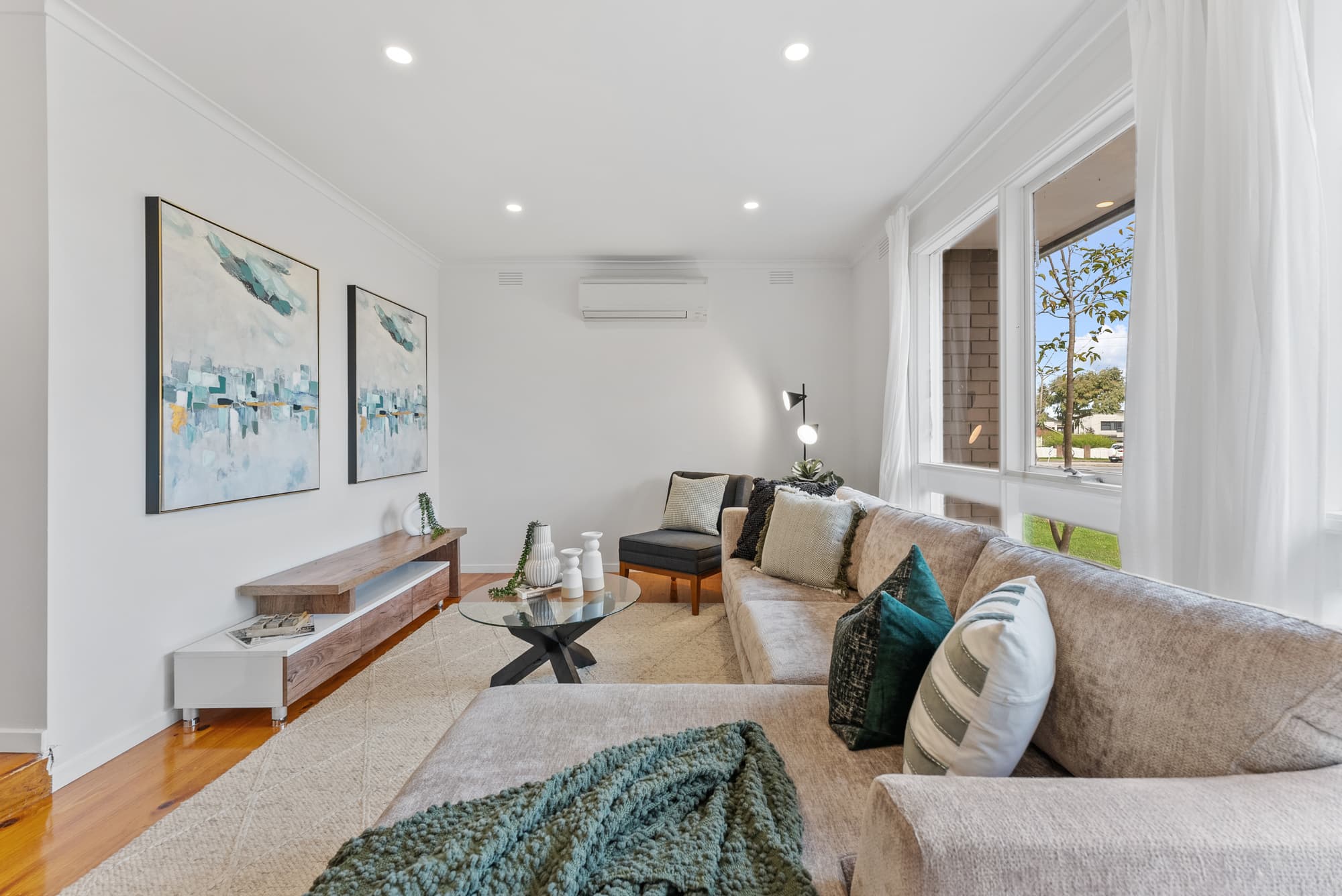 1/211 Ferntree Gully Road, Mount Waverley - Thumbnail 2
