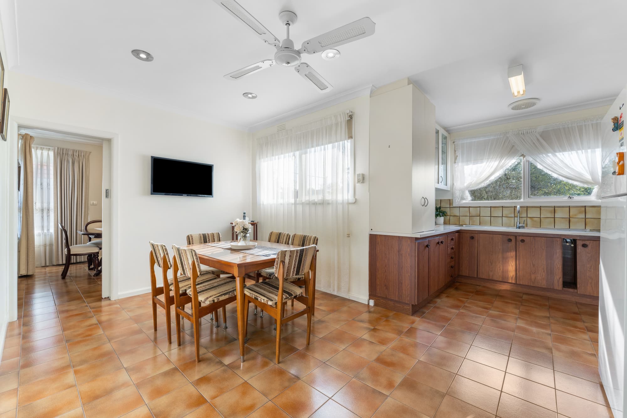 106 Shafer Road, Blackburn North - Thumbnail 5