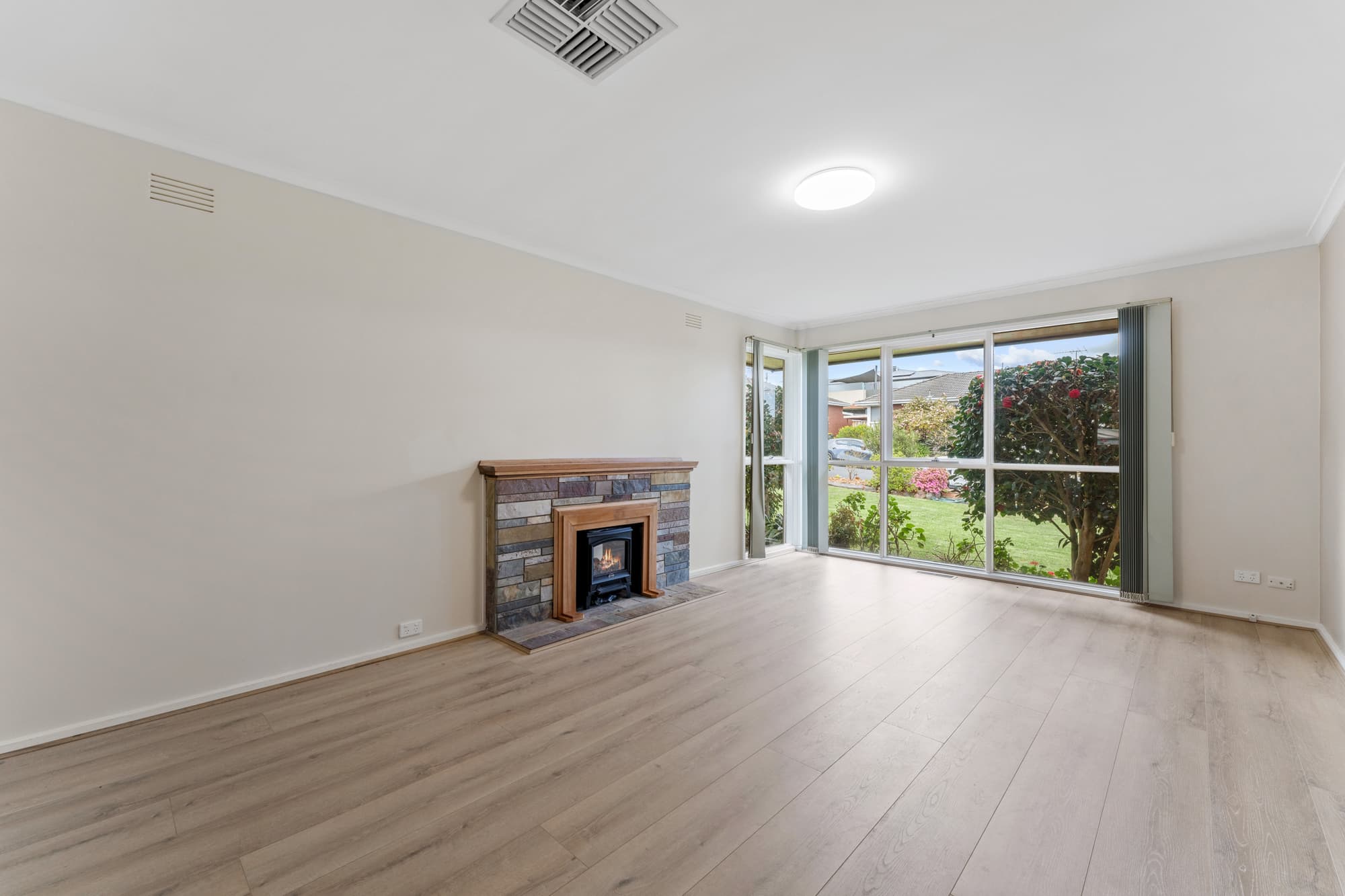 1 Cumberland Court, Forest Hill - Thumbnail 3