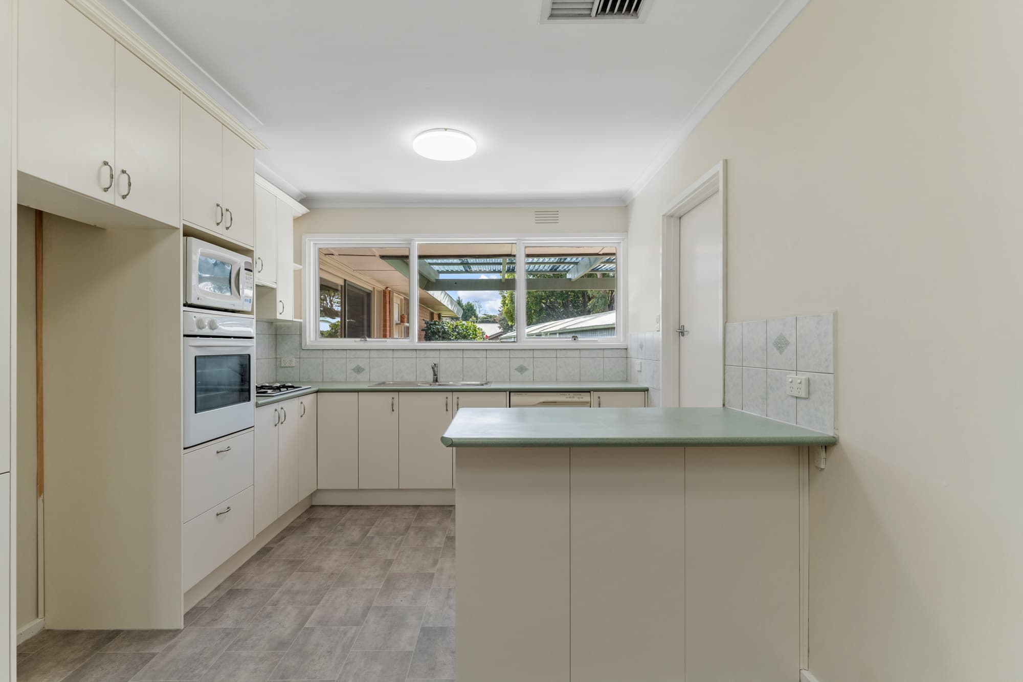 1 Cumberland Court, Forest Hill - Thumbnail 7