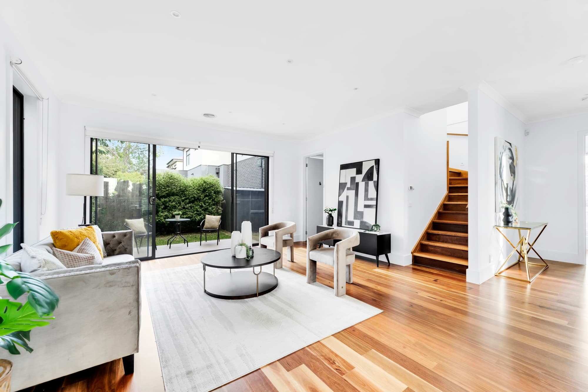 1/19 Grenfell Road, Mount Waverley - Thumbnail 3