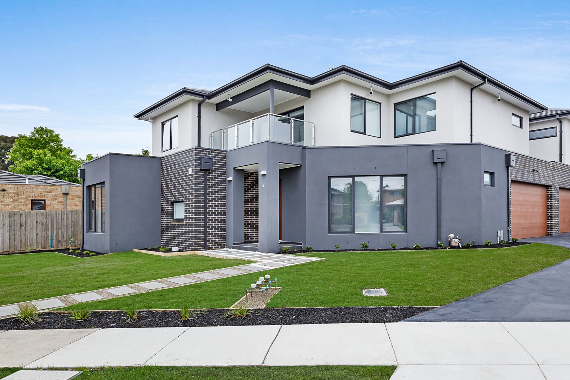 1/19 Grenfell Road, Mount Waverley - Image 1