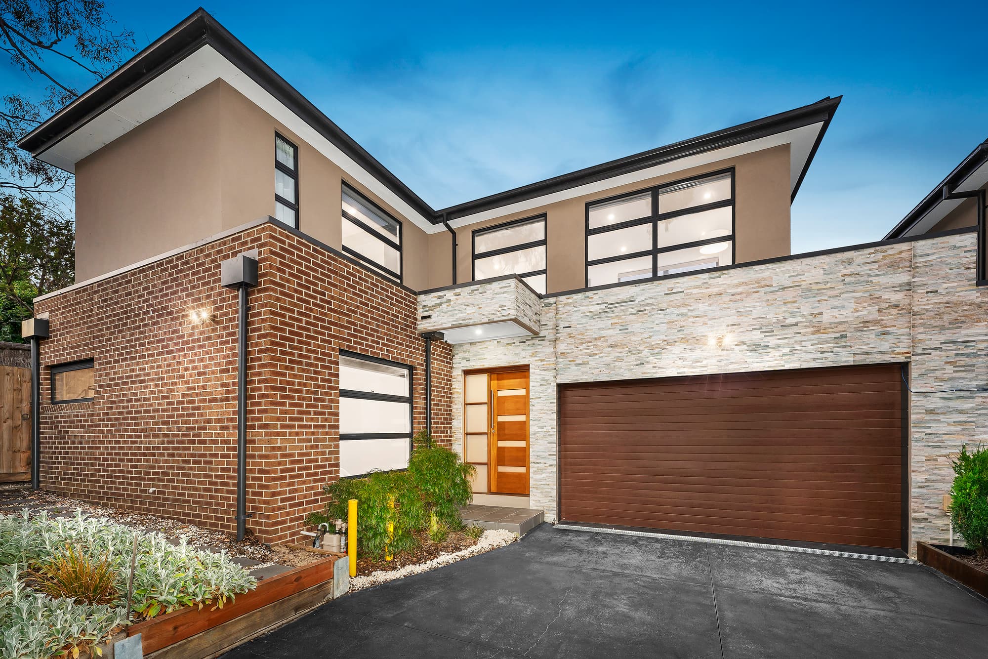 2/5 View Street, Surrey Hills - Image 1