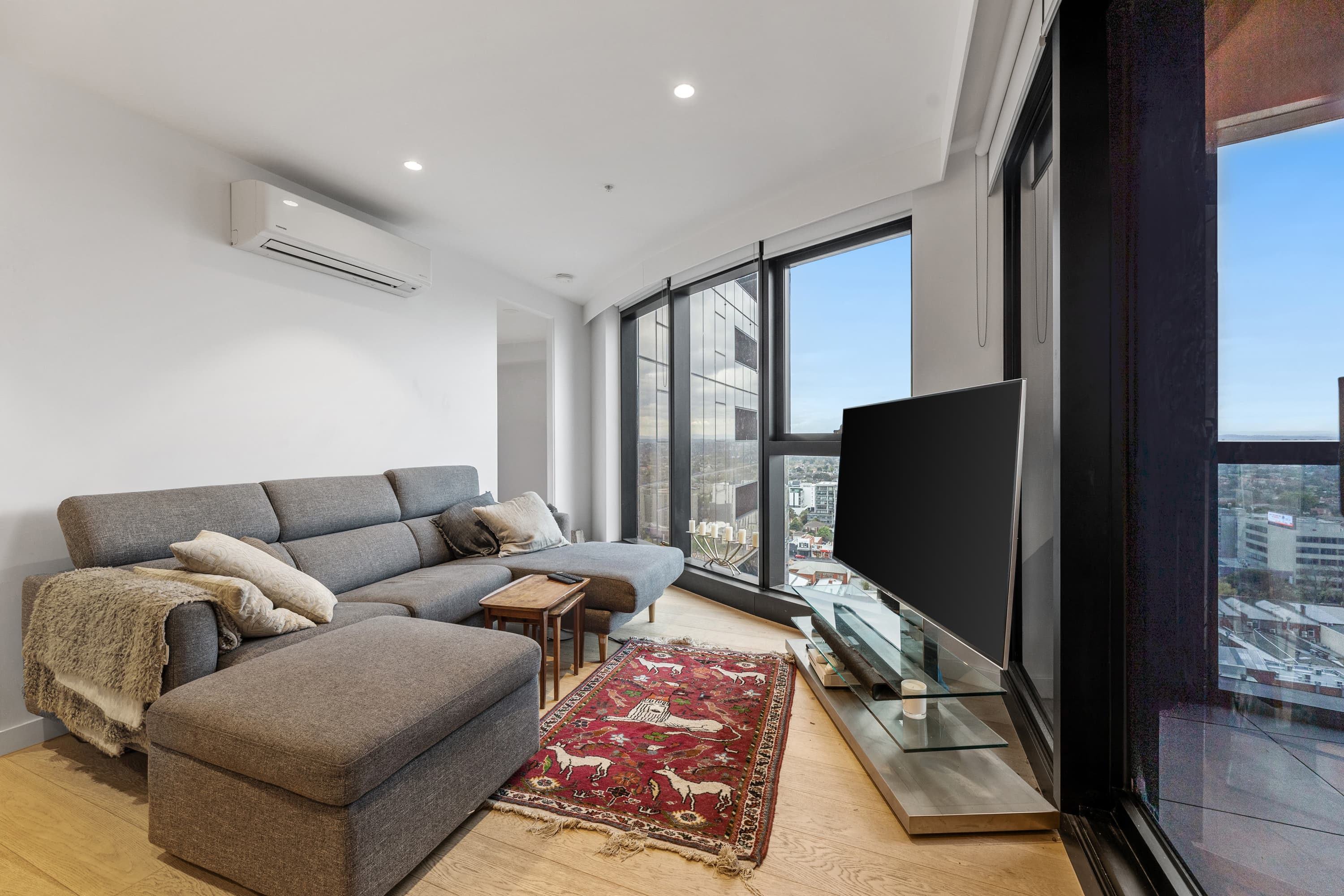 1311/545 Station Street, Box Hill - Thumbnail 2