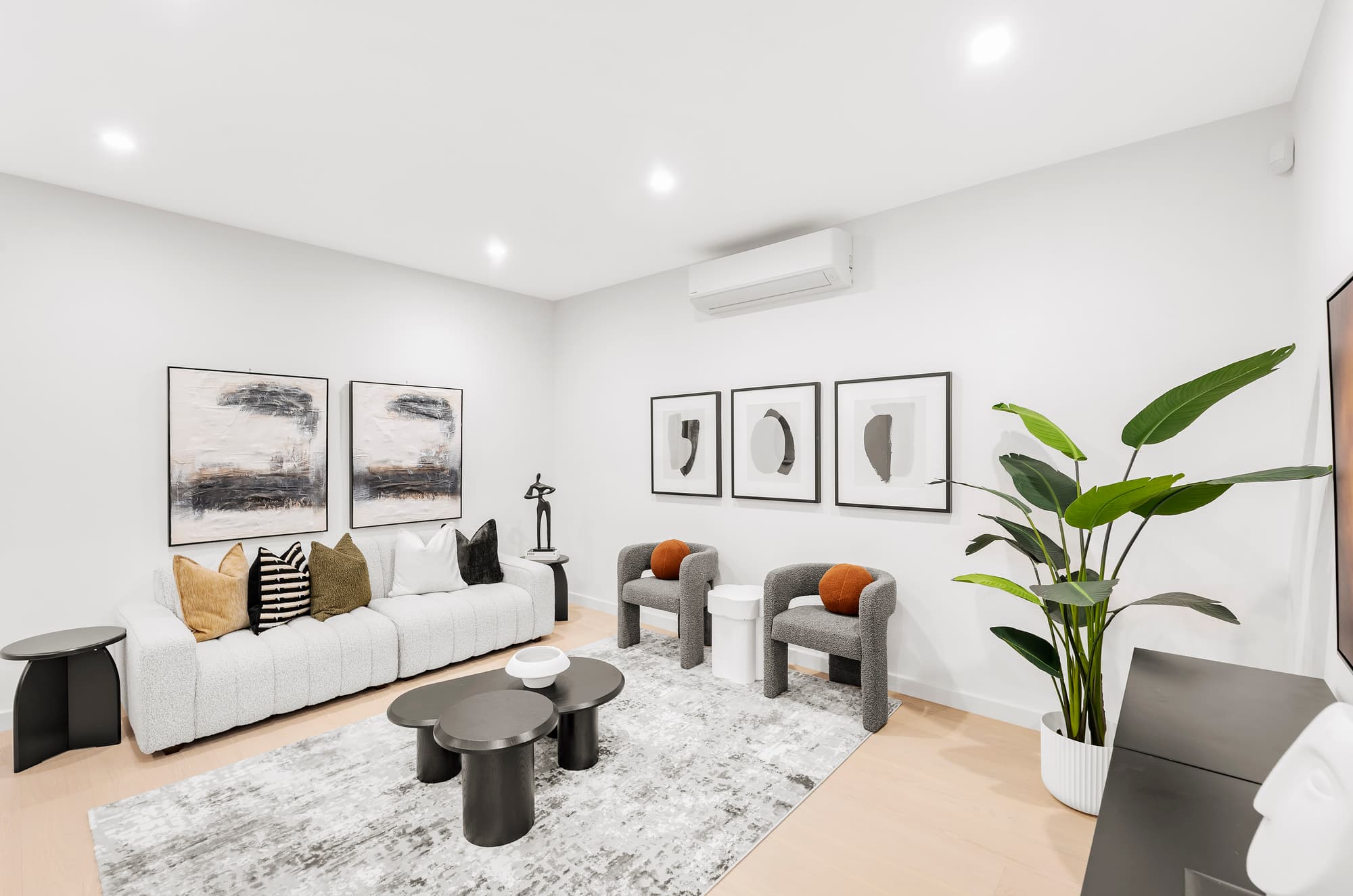 3/87-89 Santa Rosa Boulevard, Doncaster East - Thumbnail 2