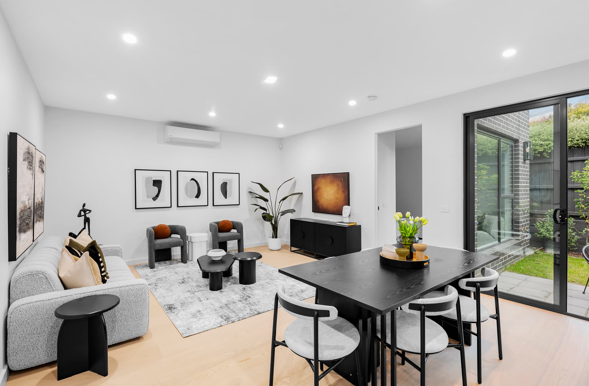 3/87-89 Santa Rosa Boulevard, Doncaster East - Thumbnail 4