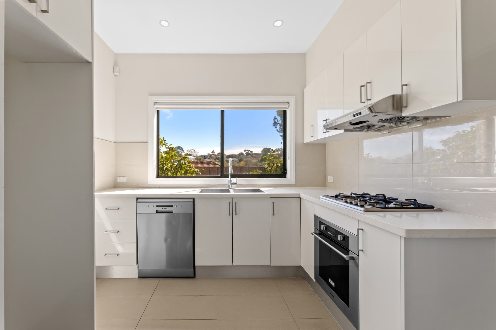 2/30 Winton Street, Burwood - Thumbnail 3