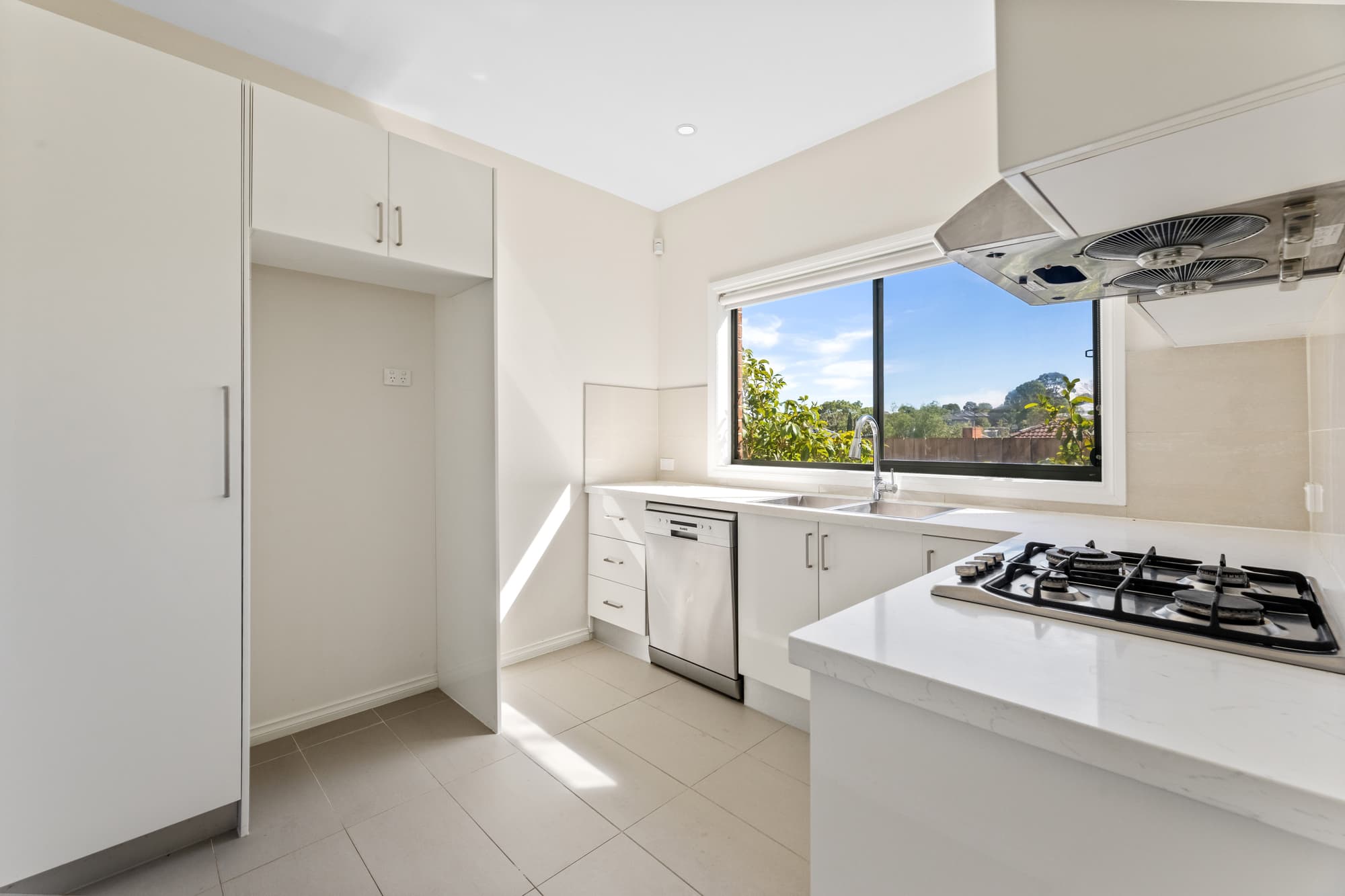 2/30 Winton Street, Burwood - Thumbnail 4