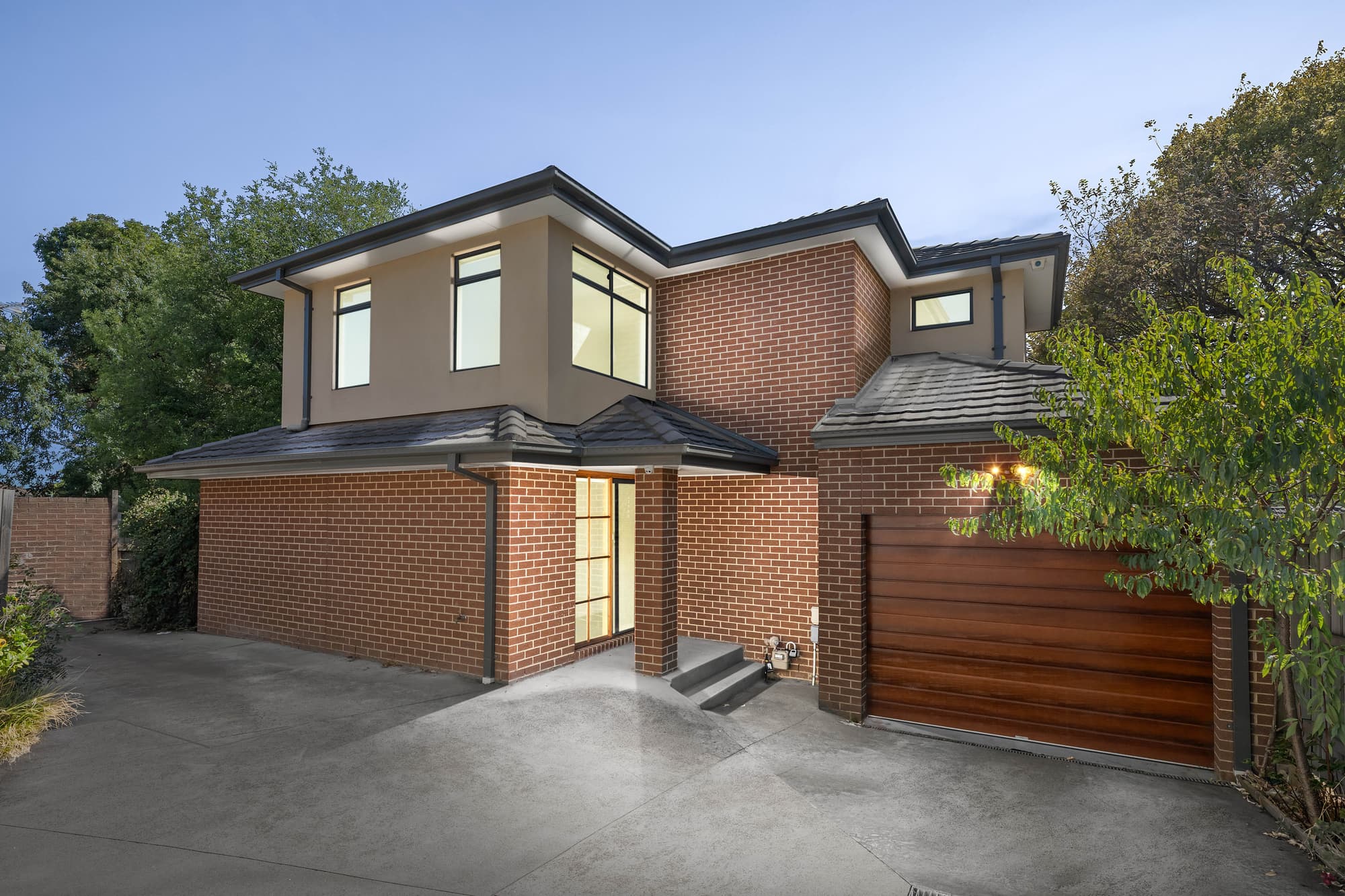 2/30 Winton Street, Burwood - Image 1