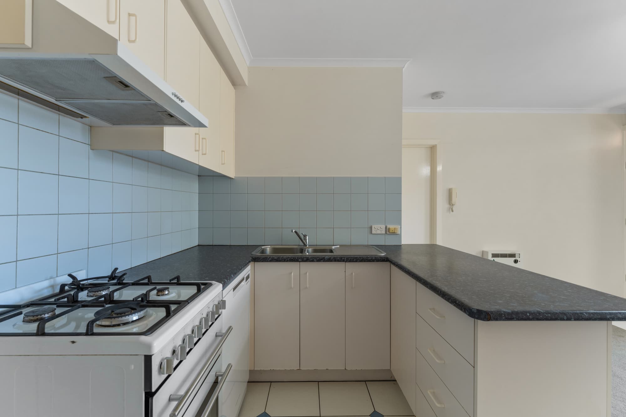 8/916-918 Canterbury Road, Box Hill South - Thumbnail 4