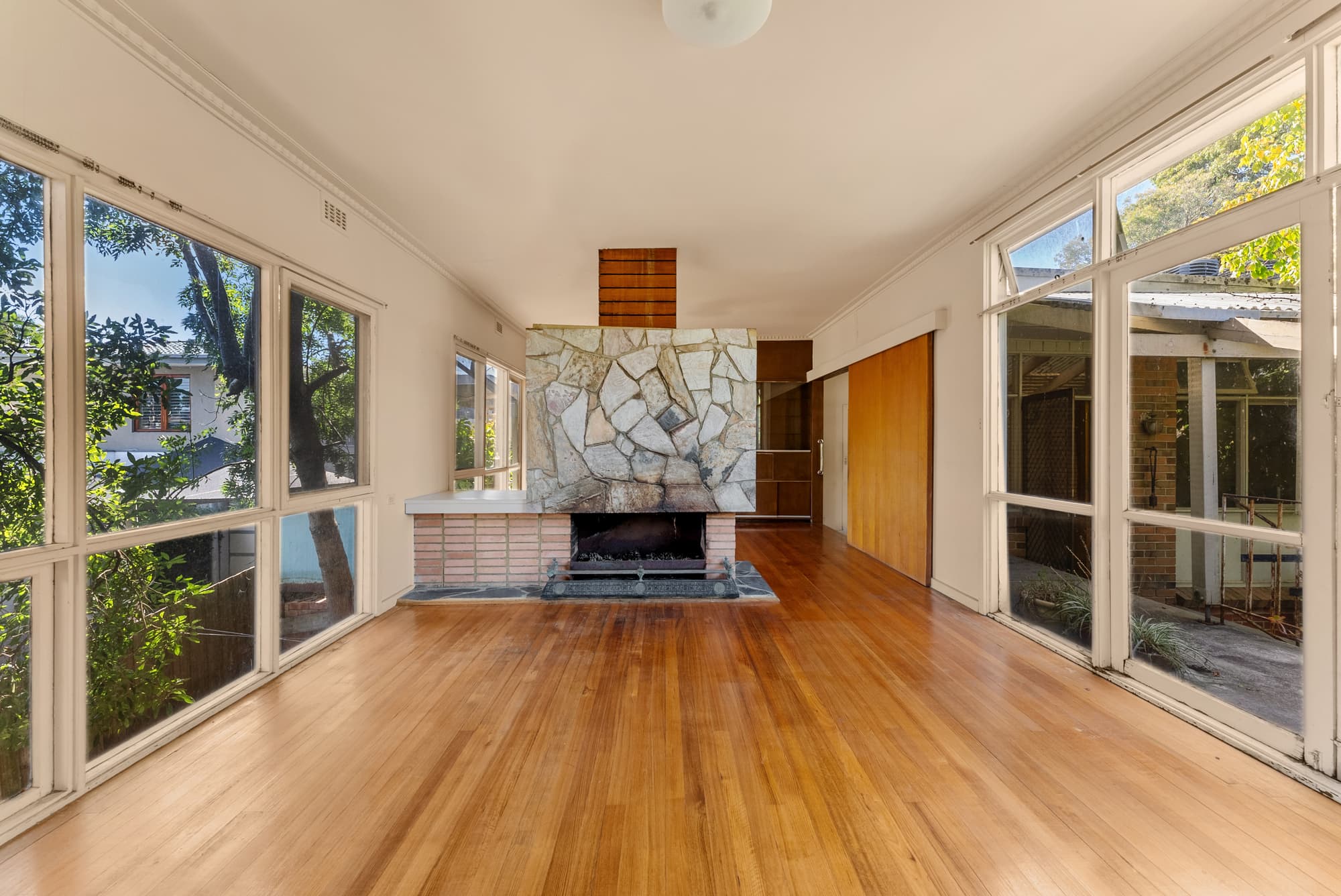 22 Jackson Avenue, Mont Albert North - Thumbnail 2