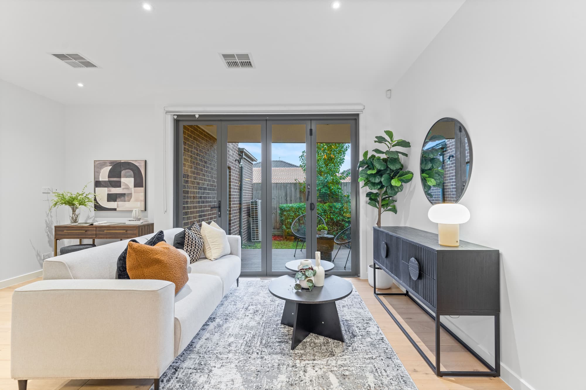 1/39 Koonung Road, Blackburn North - Image 1