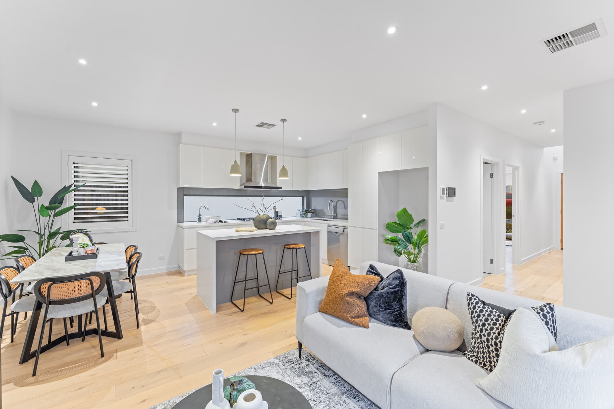 1/39 Koonung Road, Blackburn North - Thumbnail 2