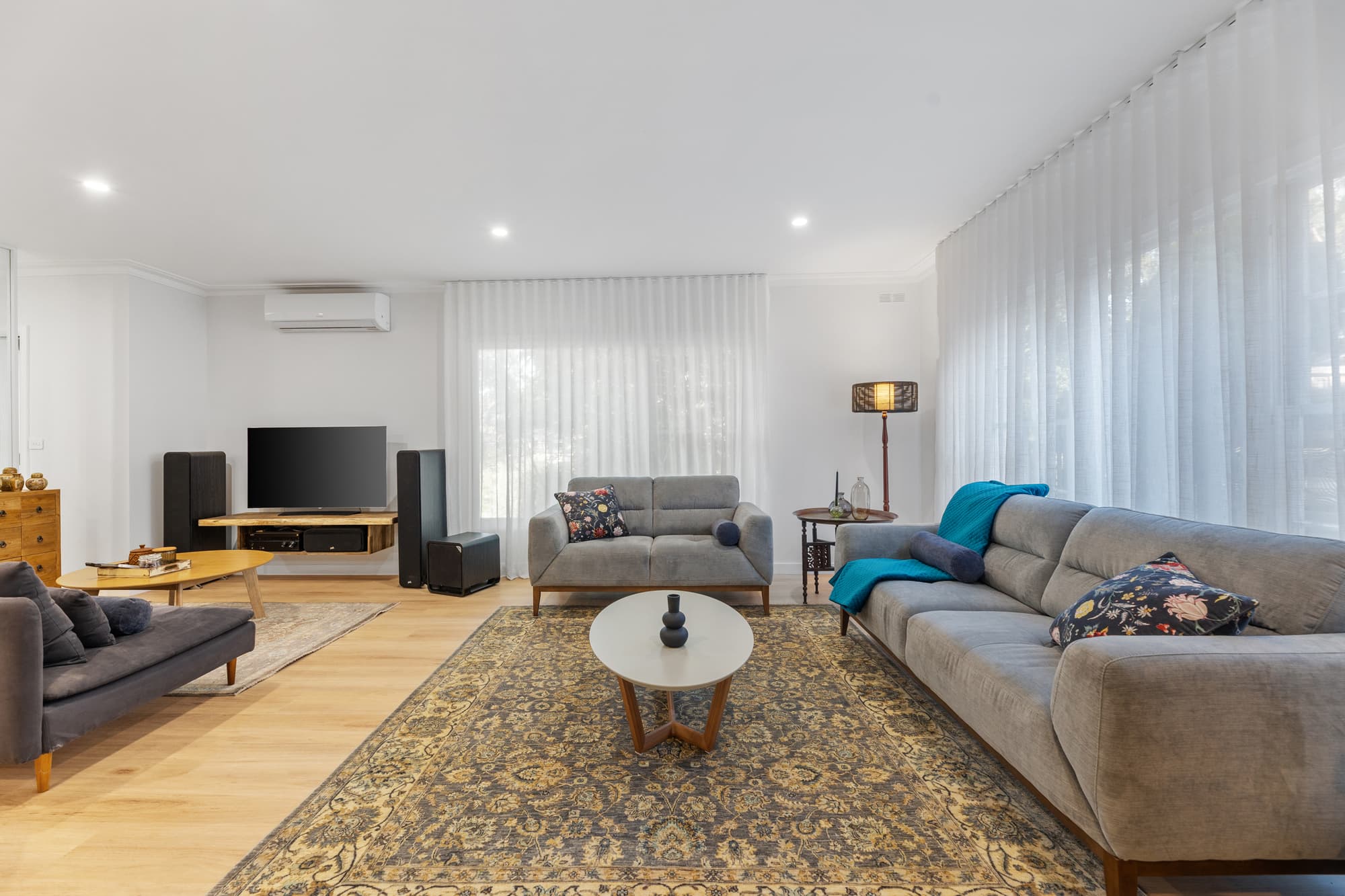 8 Ottawa Avenue, Blackburn - Thumbnail 2