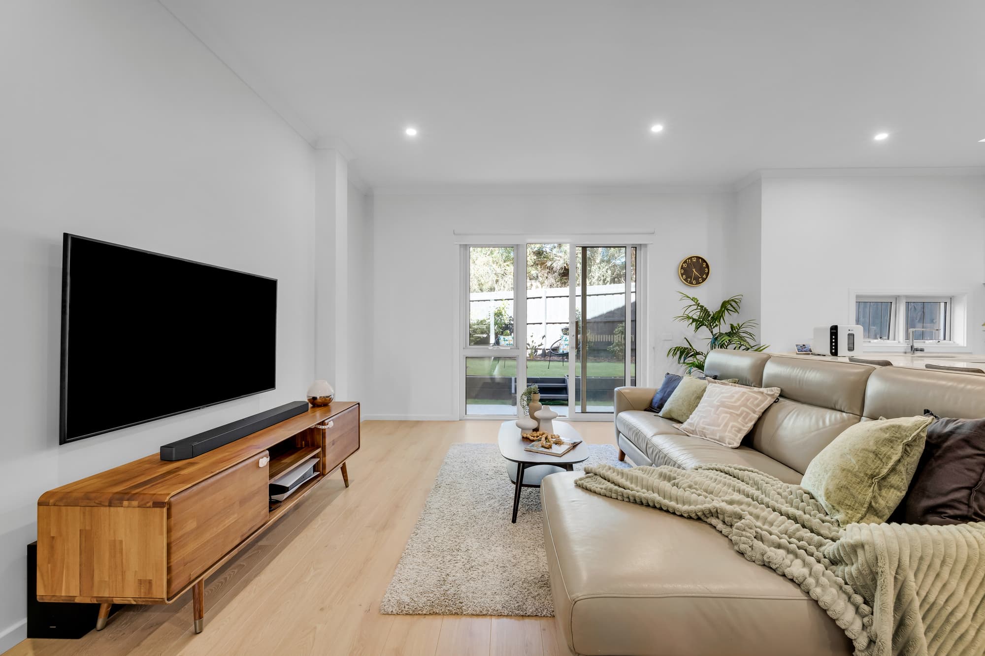 15A Victor Crescent, Forest Hill - Thumbnail 2