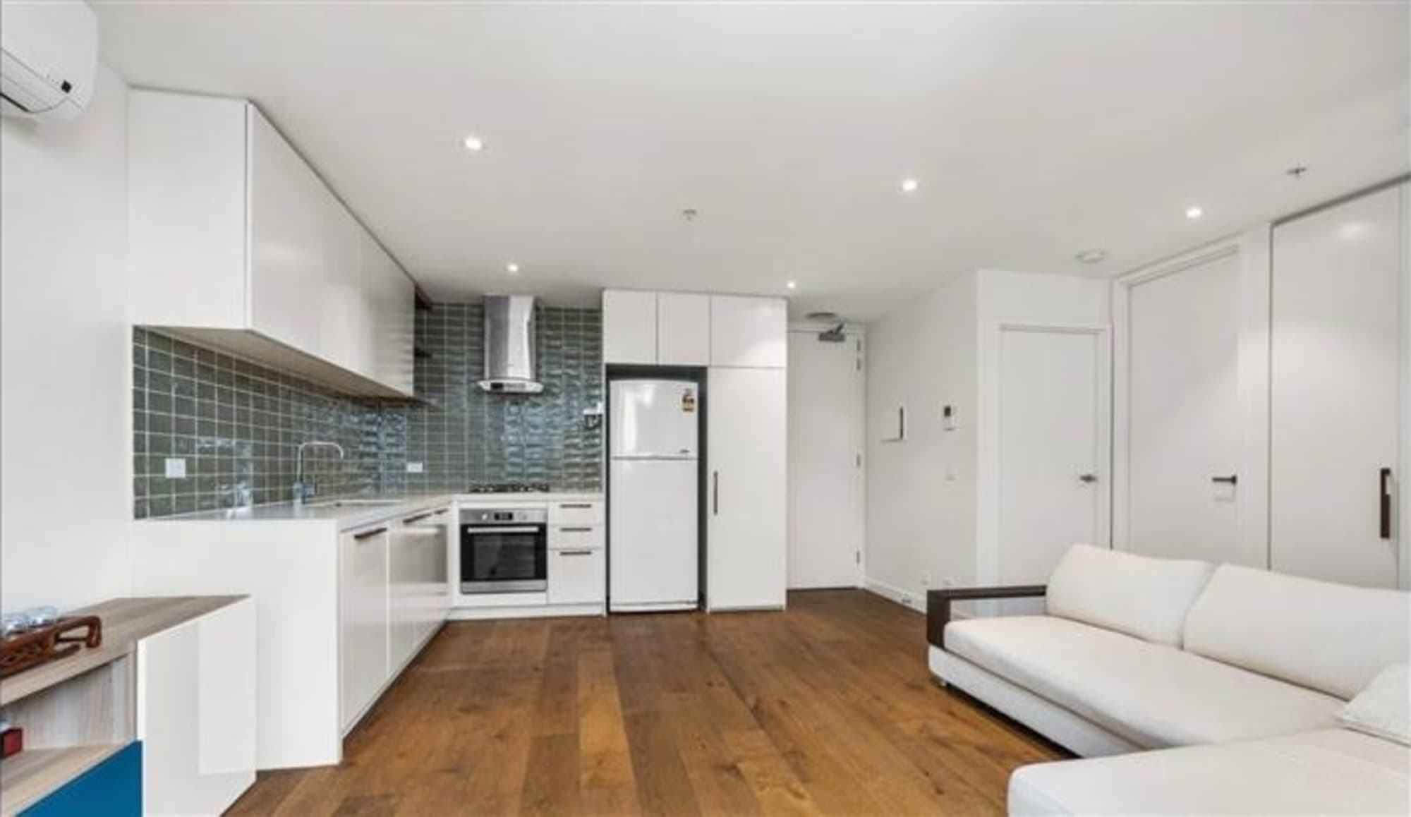 102/19-21 Poplar Street, Box Hill - Thumbnail 2