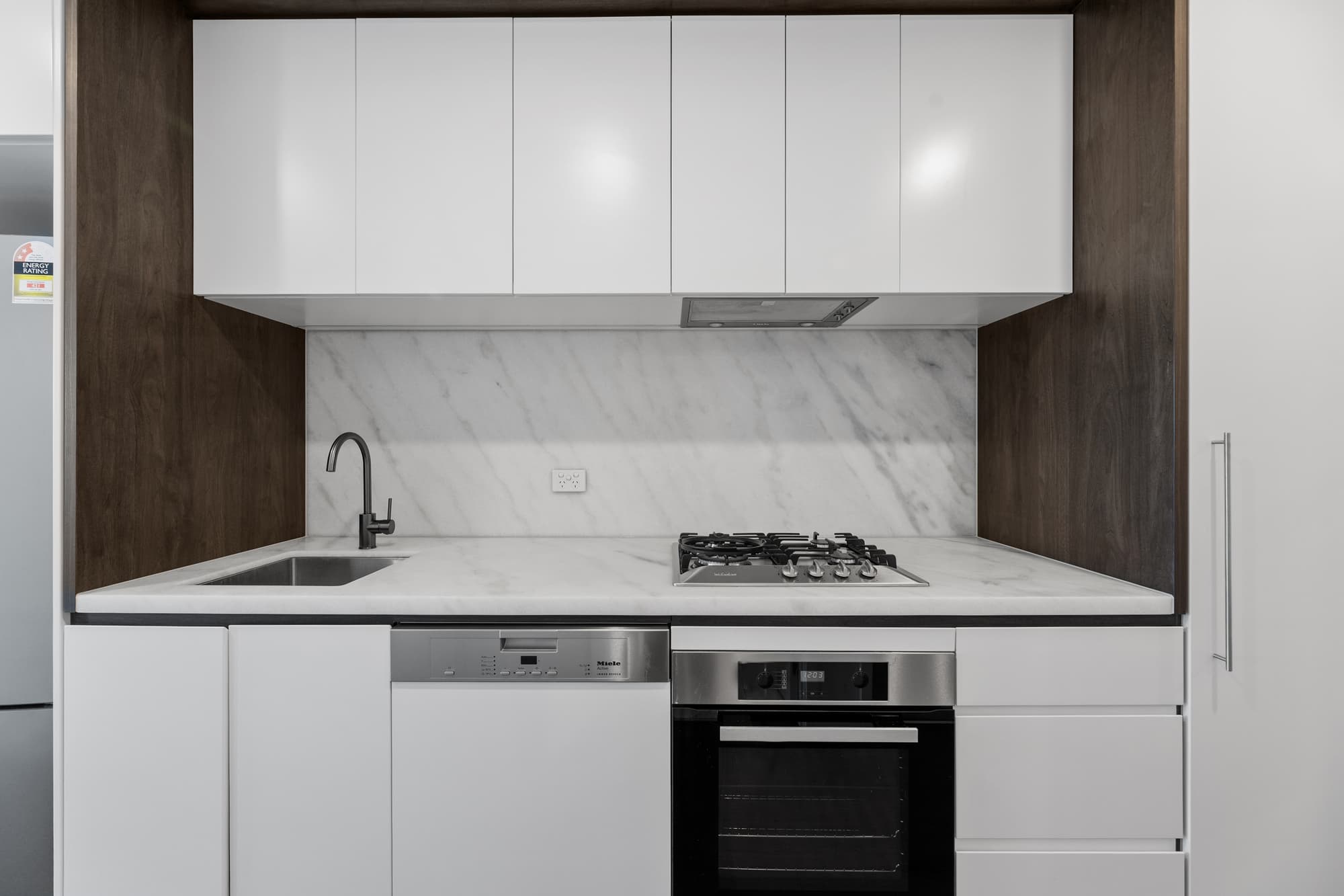 918/828 Whitehorse Road, Box Hill - Thumbnail 2