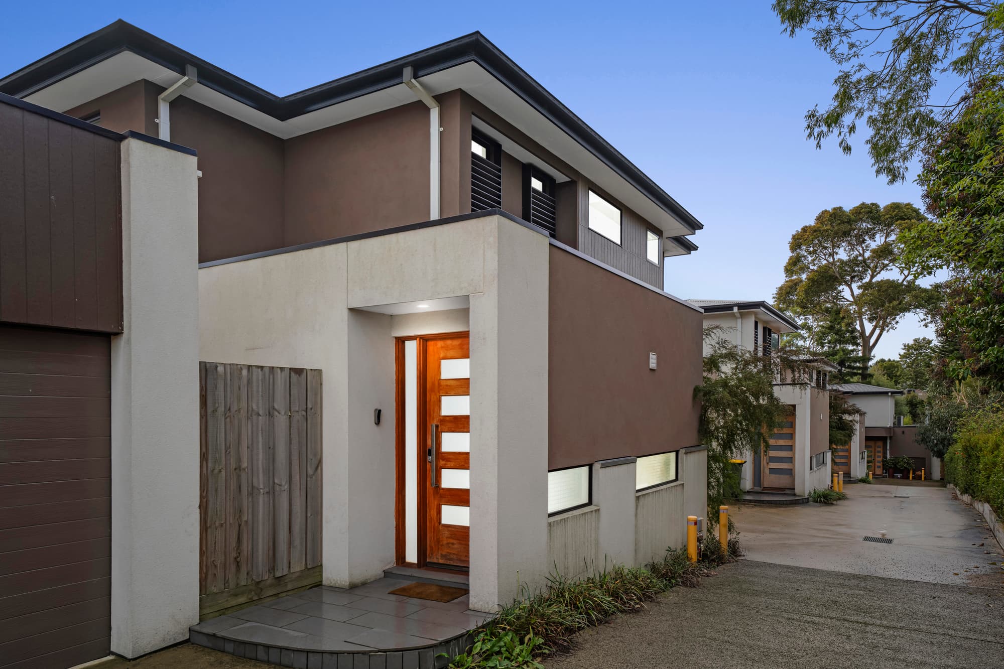 2/7 Crest Grove, Nunawading - Image 1