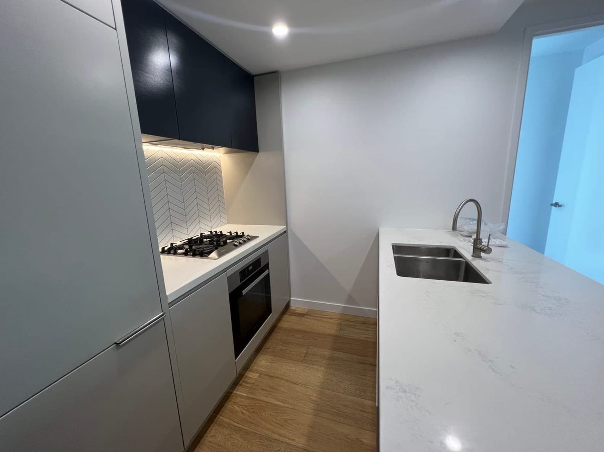 1202/3 Young Street, Box Hill - Thumbnail 3