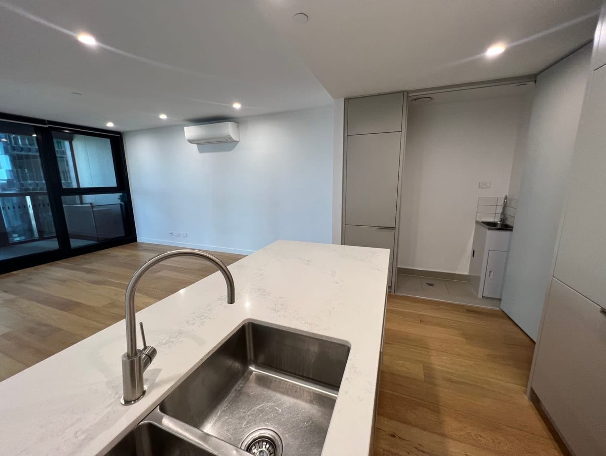 1202/3 Young Street, Box Hill - Thumbnail 4