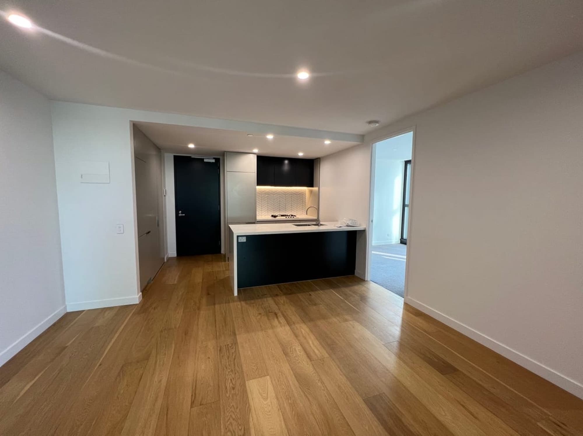 1202/3 Young Street, Box Hill - Thumbnail 2