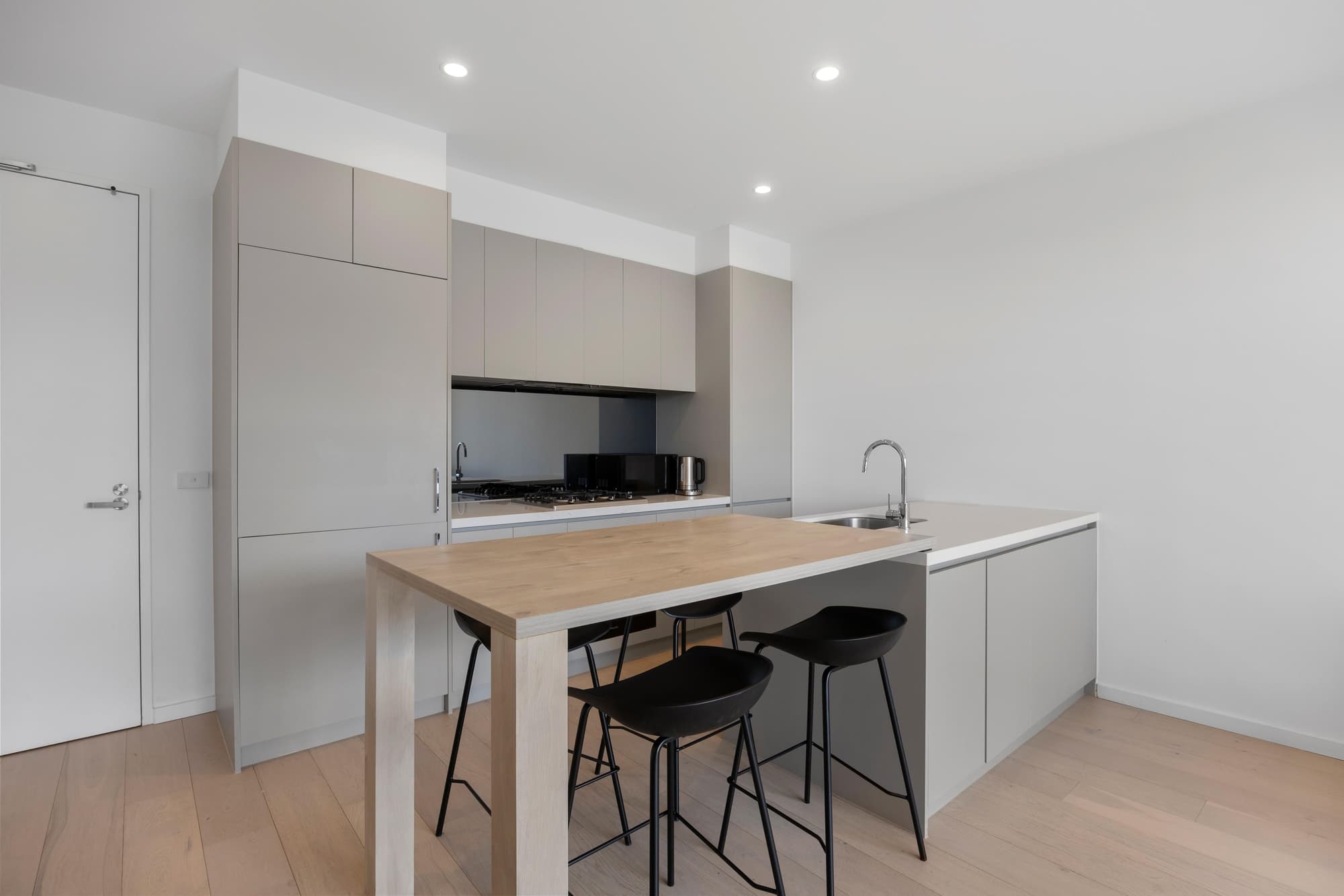 503D/168 Whitehorse Road, Blackburn - Thumbnail 3