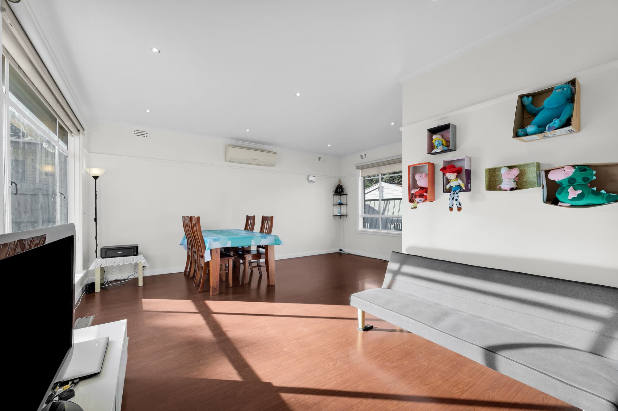 37 Longbrae Avenue, Forest Hill - Thumbnail 2