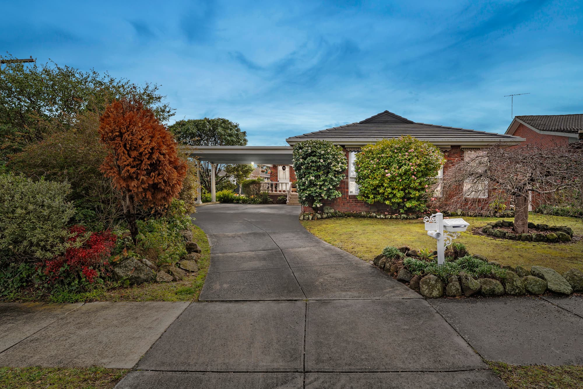9 Crusader Crescent, Glen Waverley - Image 1