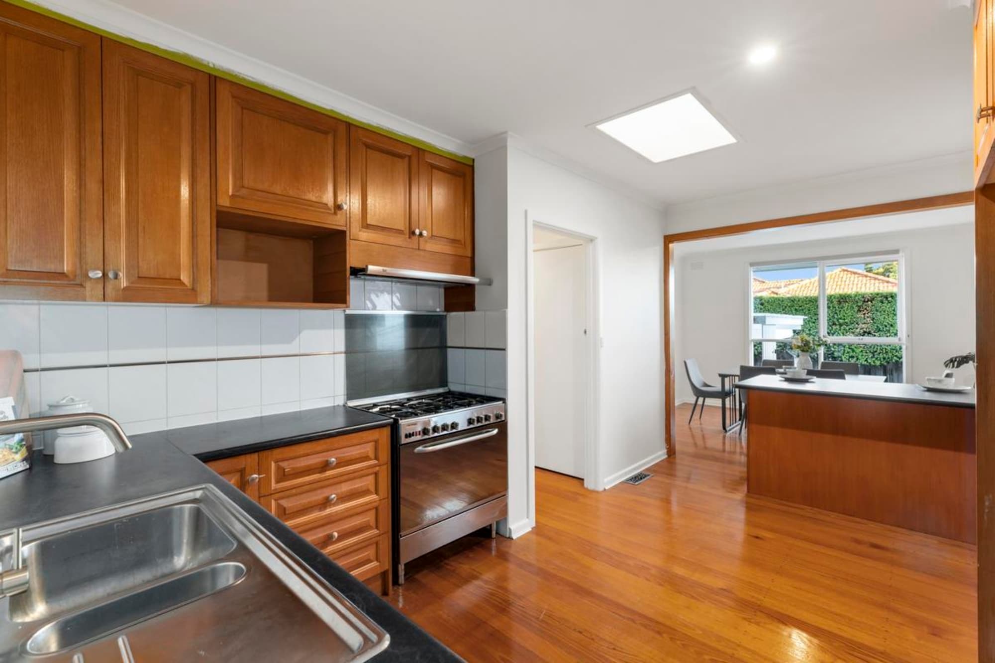 1/27 Chestnut Street, Surrey Hills - Thumbnail 5