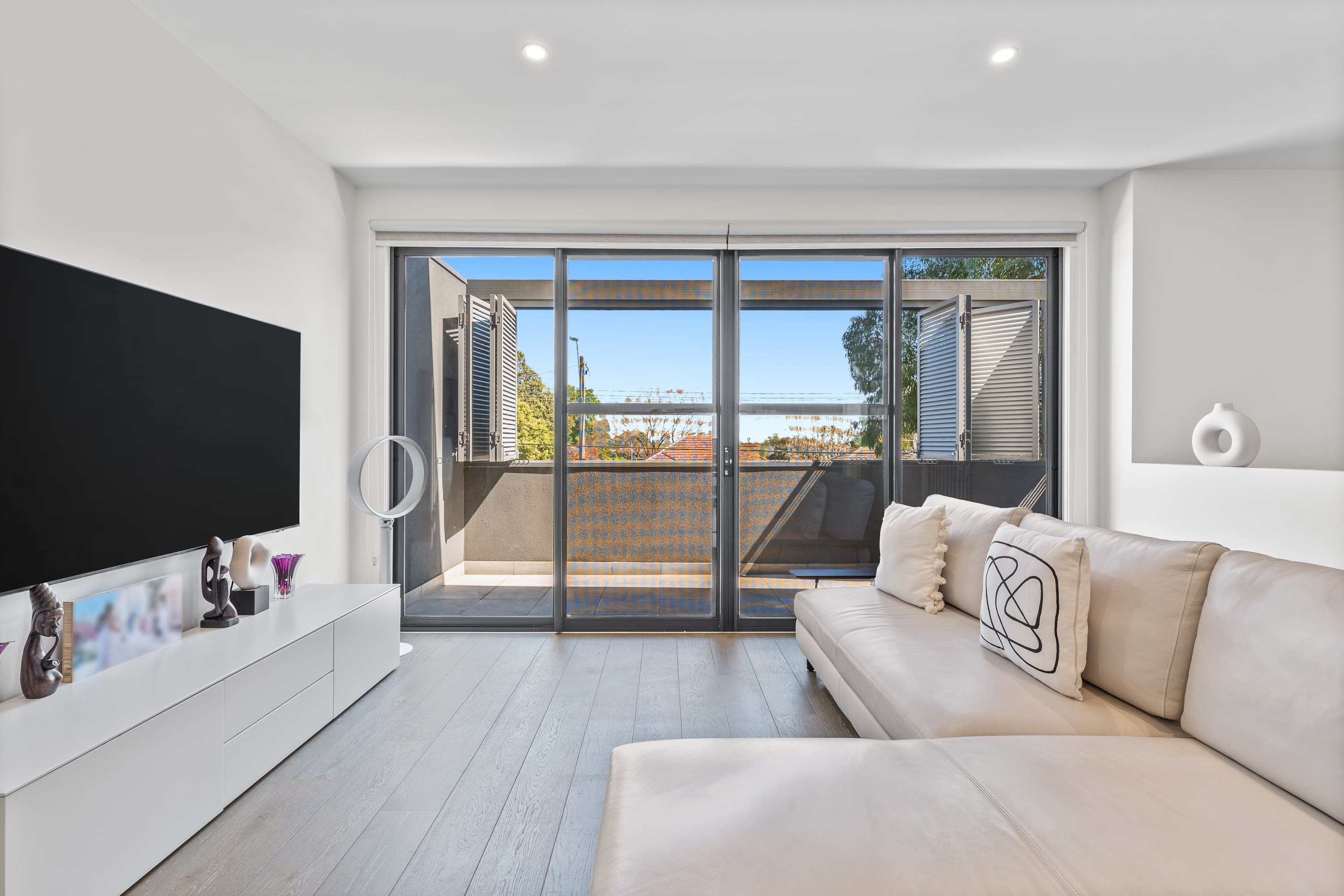 65A Surrey Road, Blackburn North - Thumbnail 2