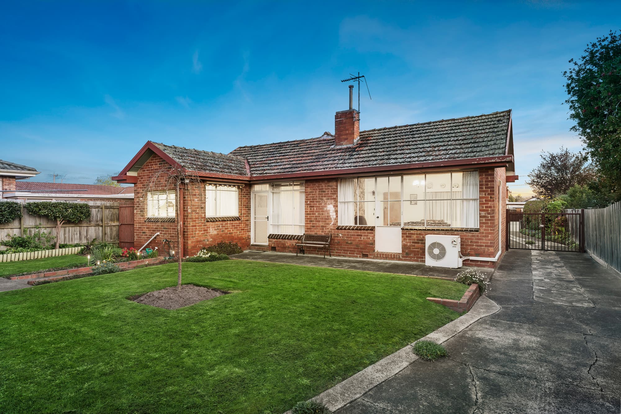 147 Springfield Road, Blackburn North - Thumbnail 2