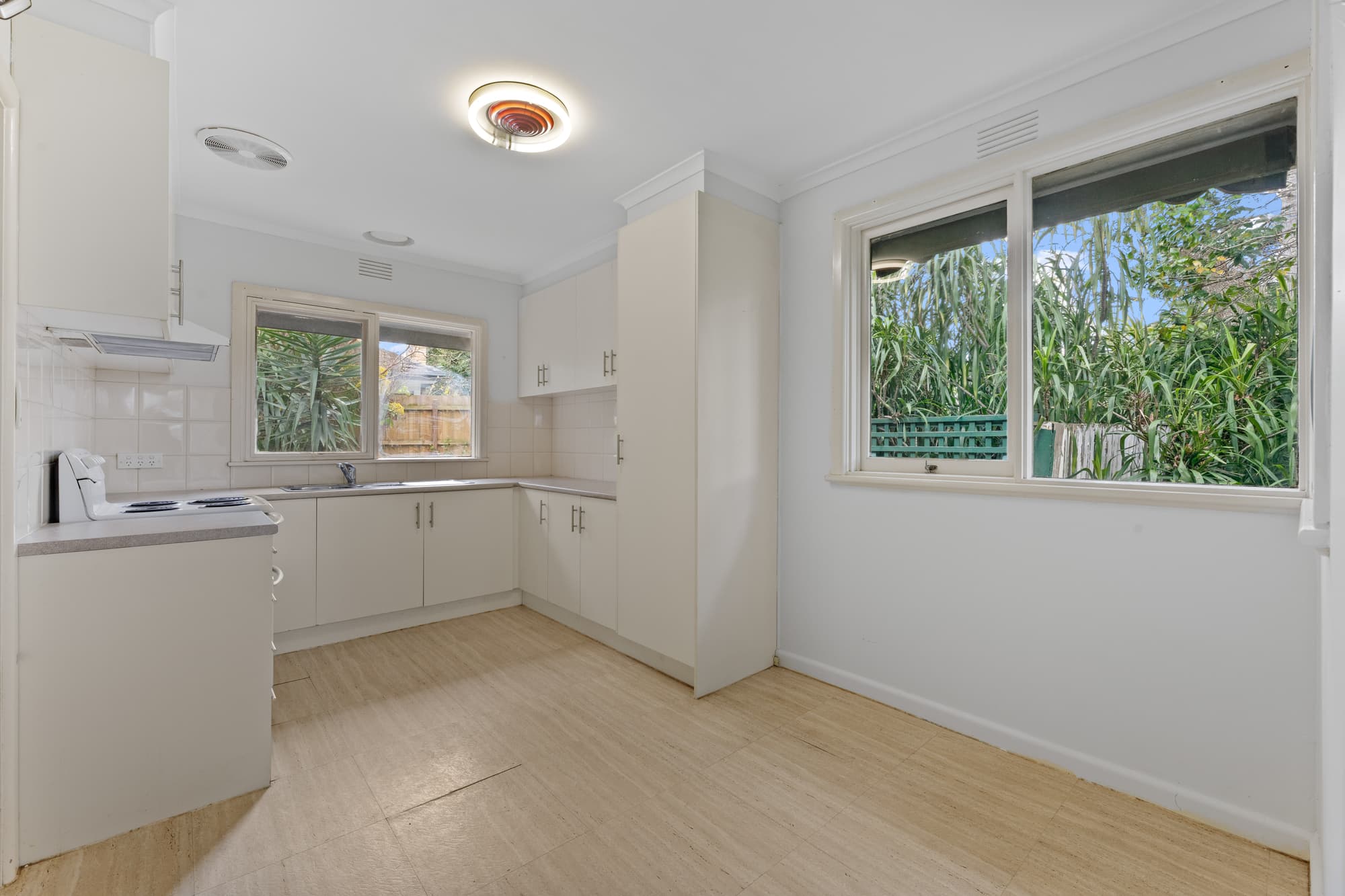 1 Latham Court, Forest Hill - Thumbnail 3